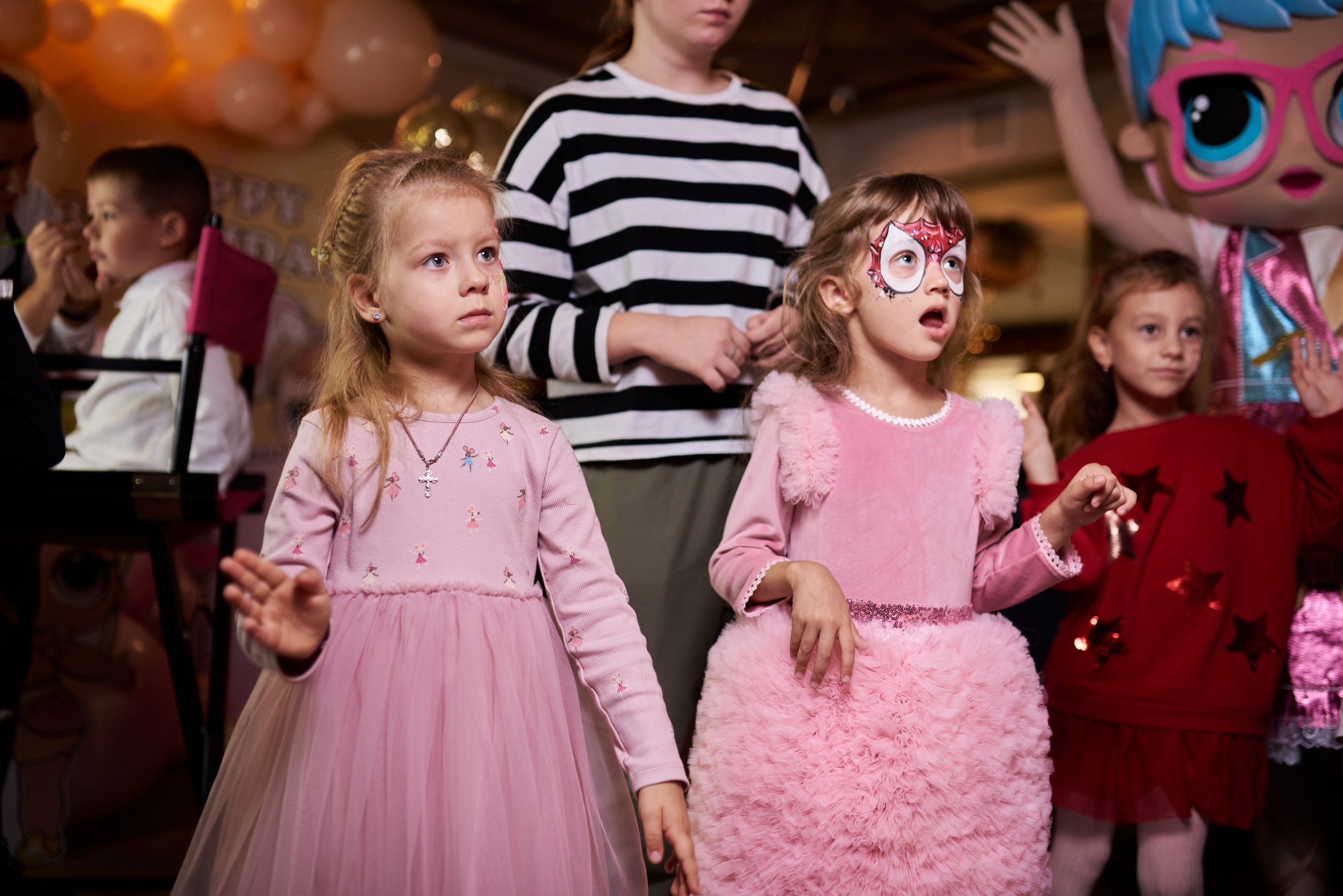 Фотозйомка з аніматорами в стилі Бджілка Мая – яскраві фото з додатковим світлом. Фотограф Київ – Репортаж, Події | Павленко Віктор