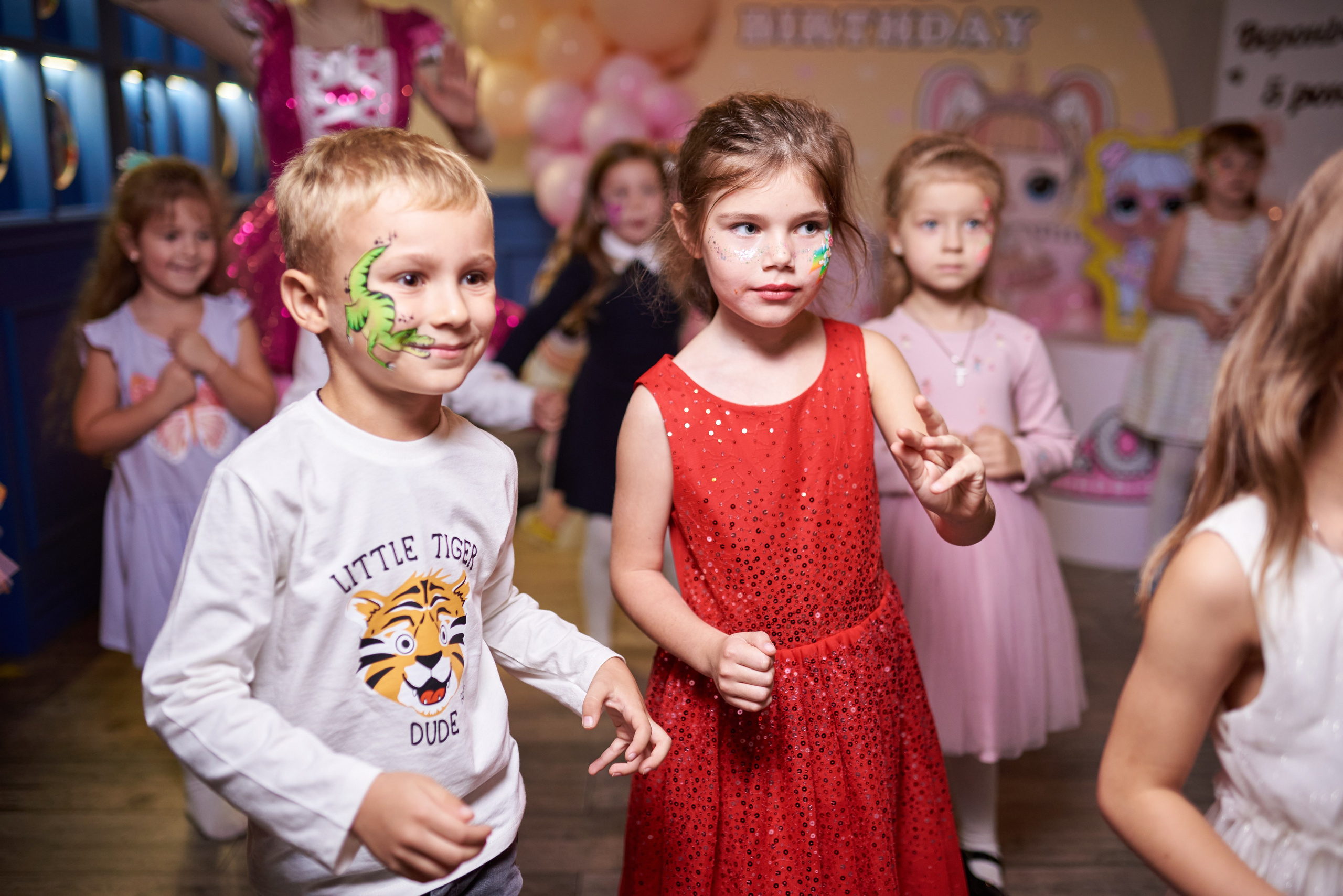 Фотозйомка з аніматорами в стилі Бджілка Мая – яскраві фото з додатковим світлом. Фотограф Київ – Репортаж, Події | Павленко Віктор