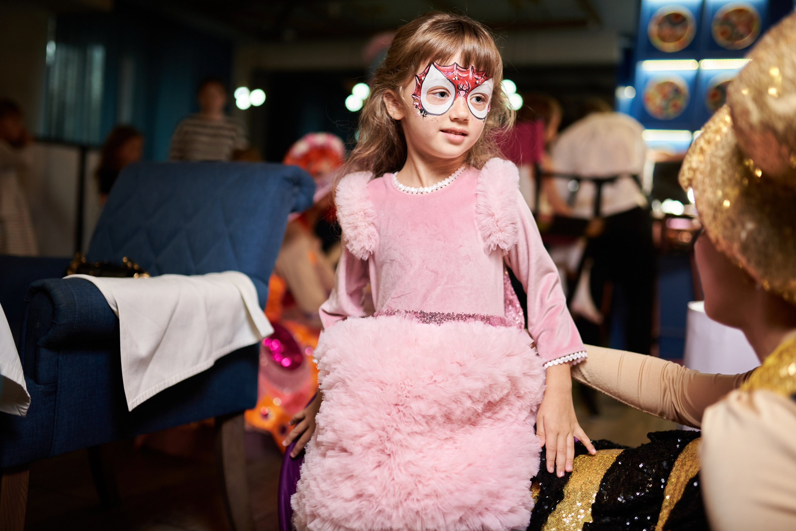 Фотозйомка з аніматорами в стилі Бджілка Мая – яскраві фото з додатковим світлом. Фотограф Київ – Репортаж, Події | Павленко Віктор