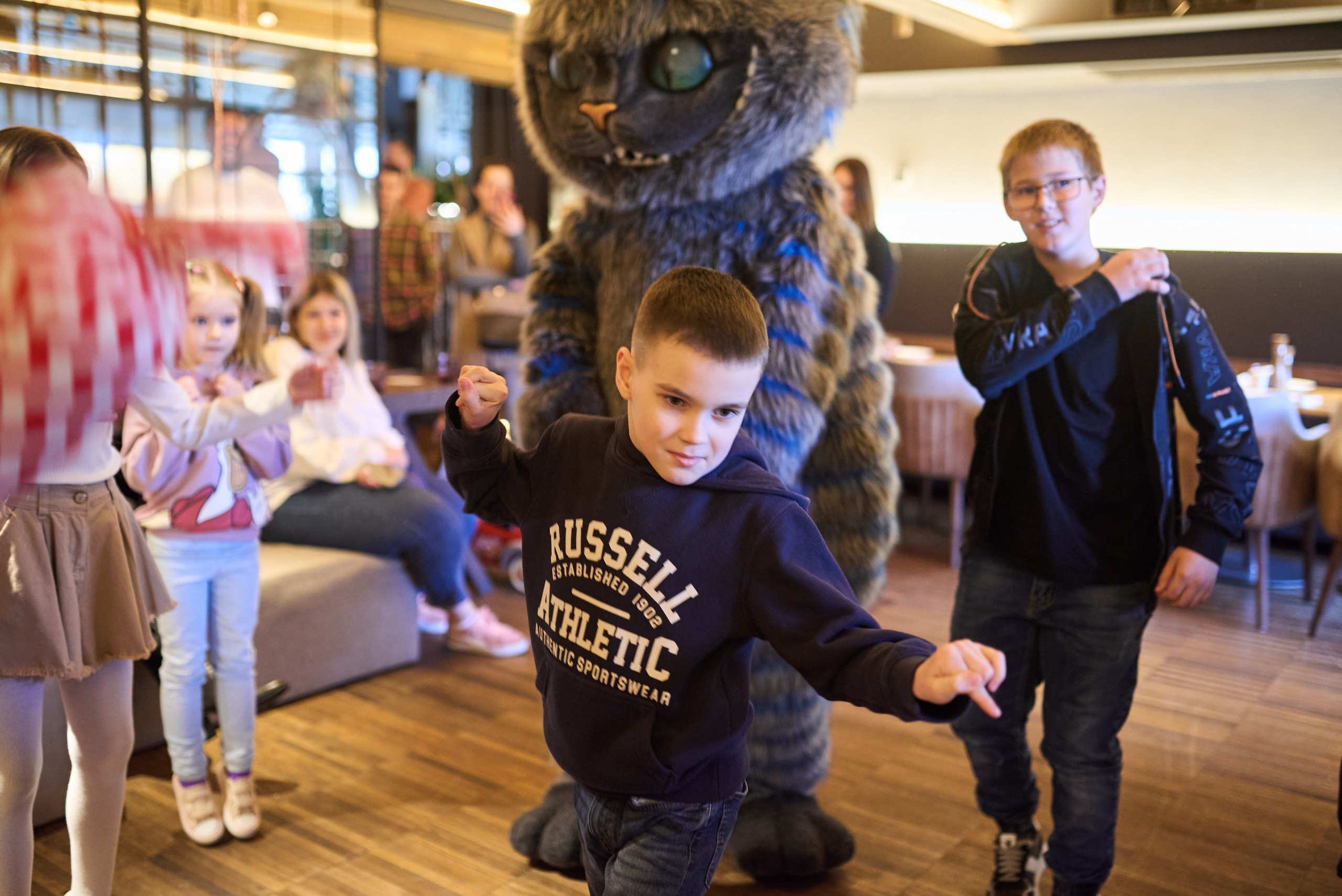 Фотосесія дитячого свята в стилі «Аліса в Країні Див» – чарівні моменти в кожному кадрі. Фотограф Київ – Репортаж, Події | Павленко Віктор