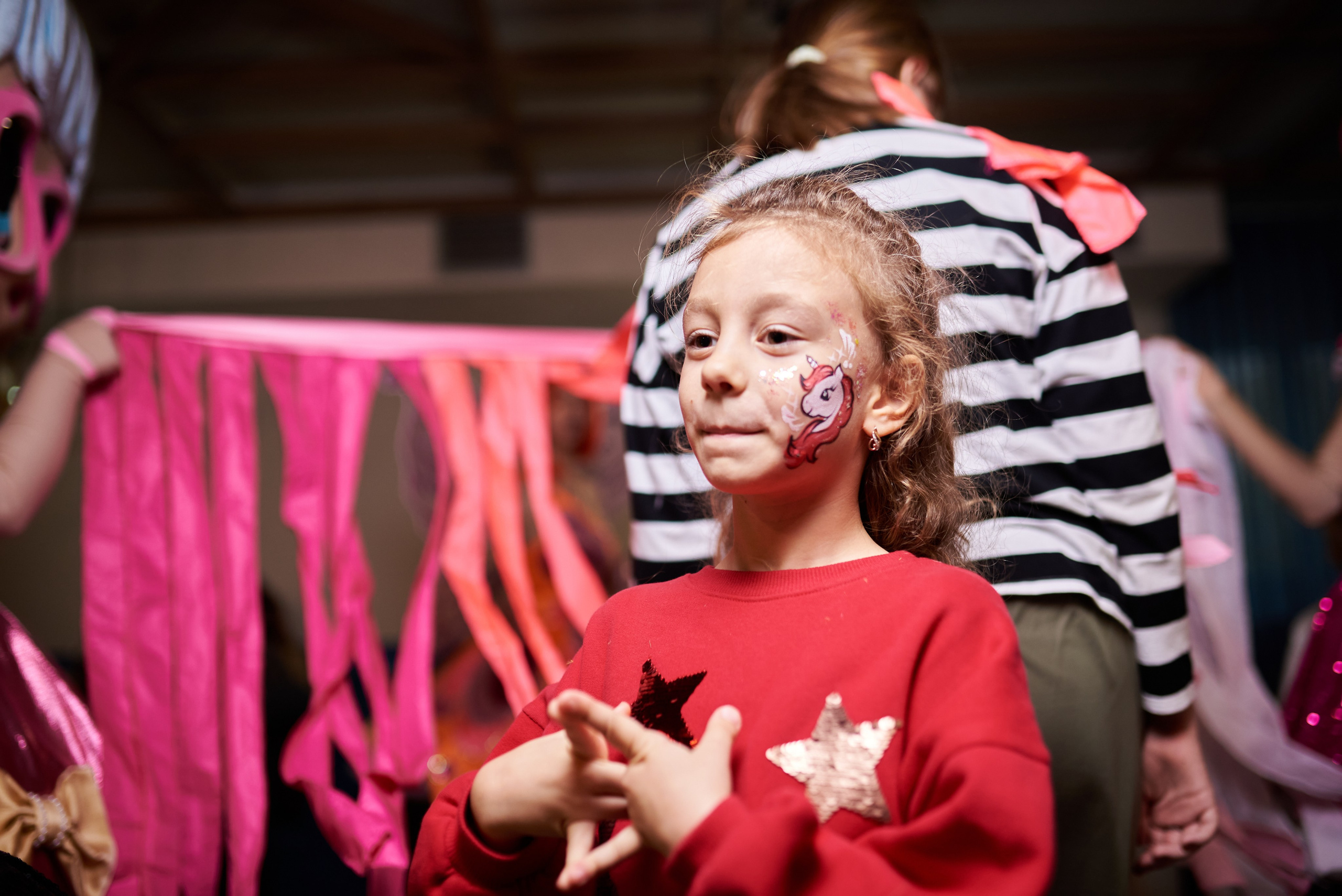 Фотозйомка з аніматорами в стилі Бджілка Мая – яскраві фото з додатковим світлом. Фотограф Київ – Репортаж, Події | Павленко Віктор