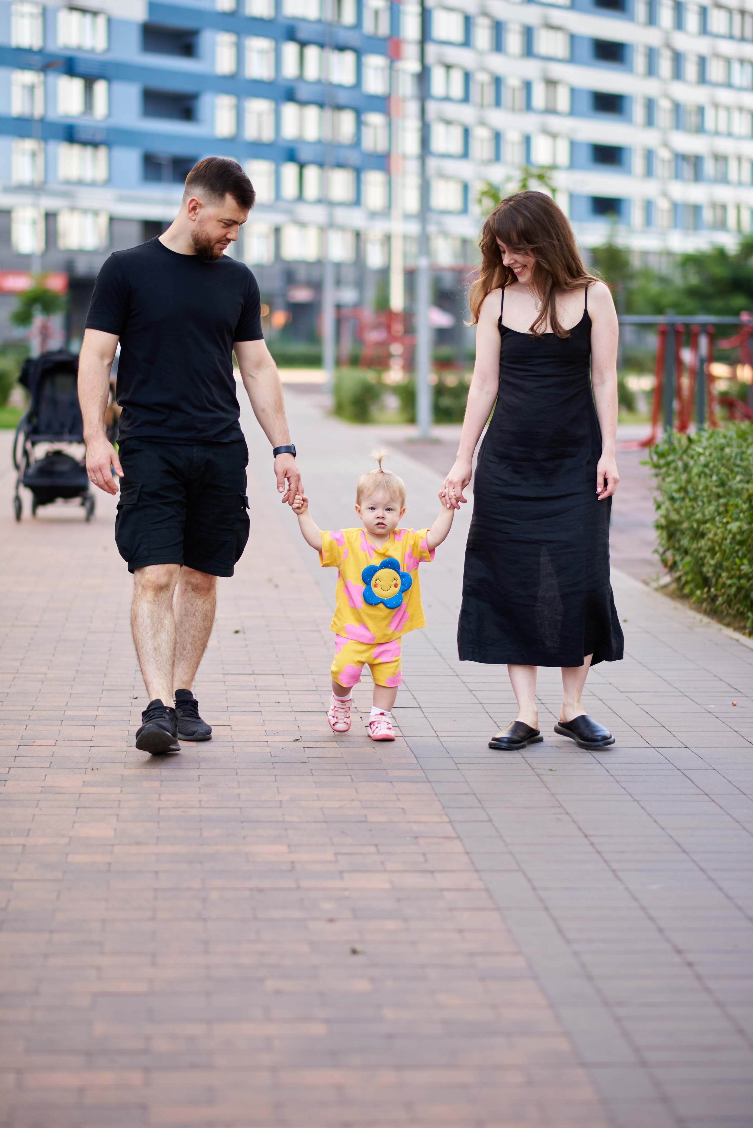 Прогулянка в дворику. Professional photographer Kiev — Pavlenko Victor