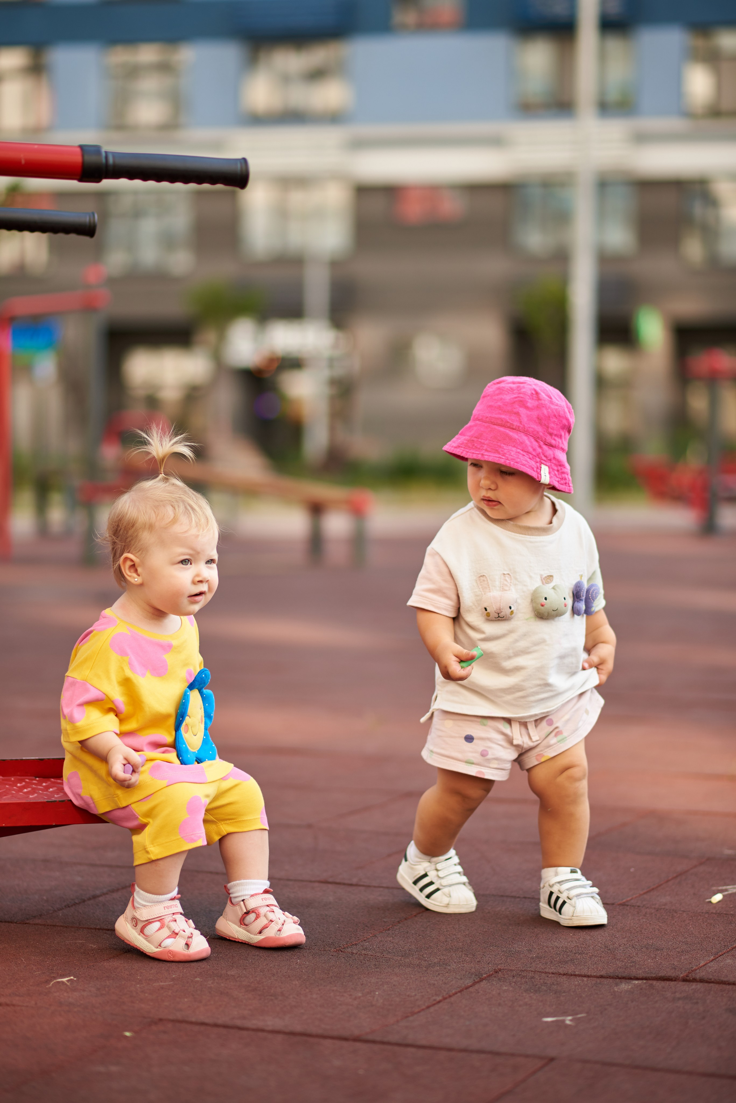 Прогулянка в дворику. Professional photographer Kiev — Pavlenko Victor