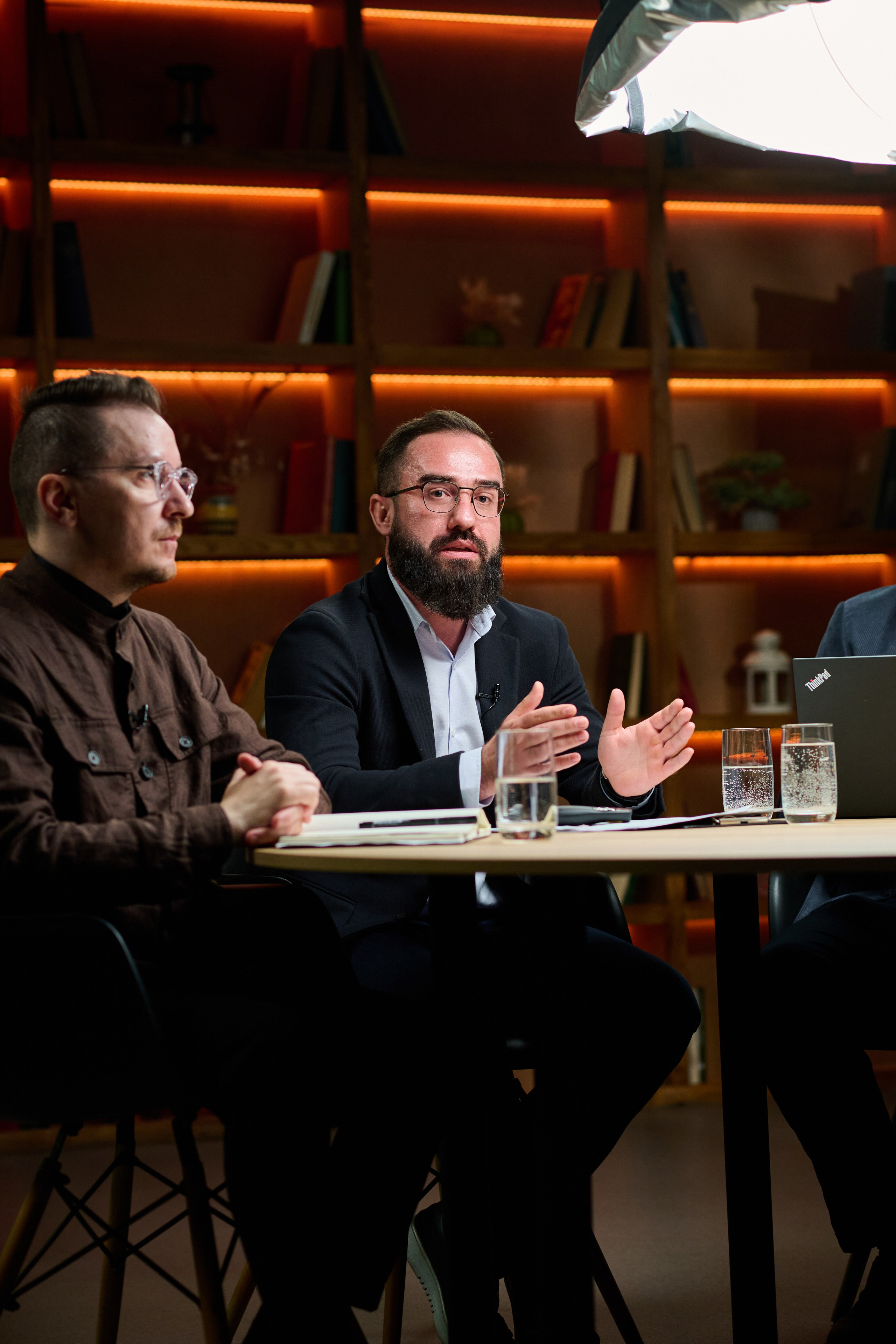 Фотограф на онлайн конференцію — зйомка студійної трансляції. Фотограф Київ – Репортаж, Події | Павленко Віктор