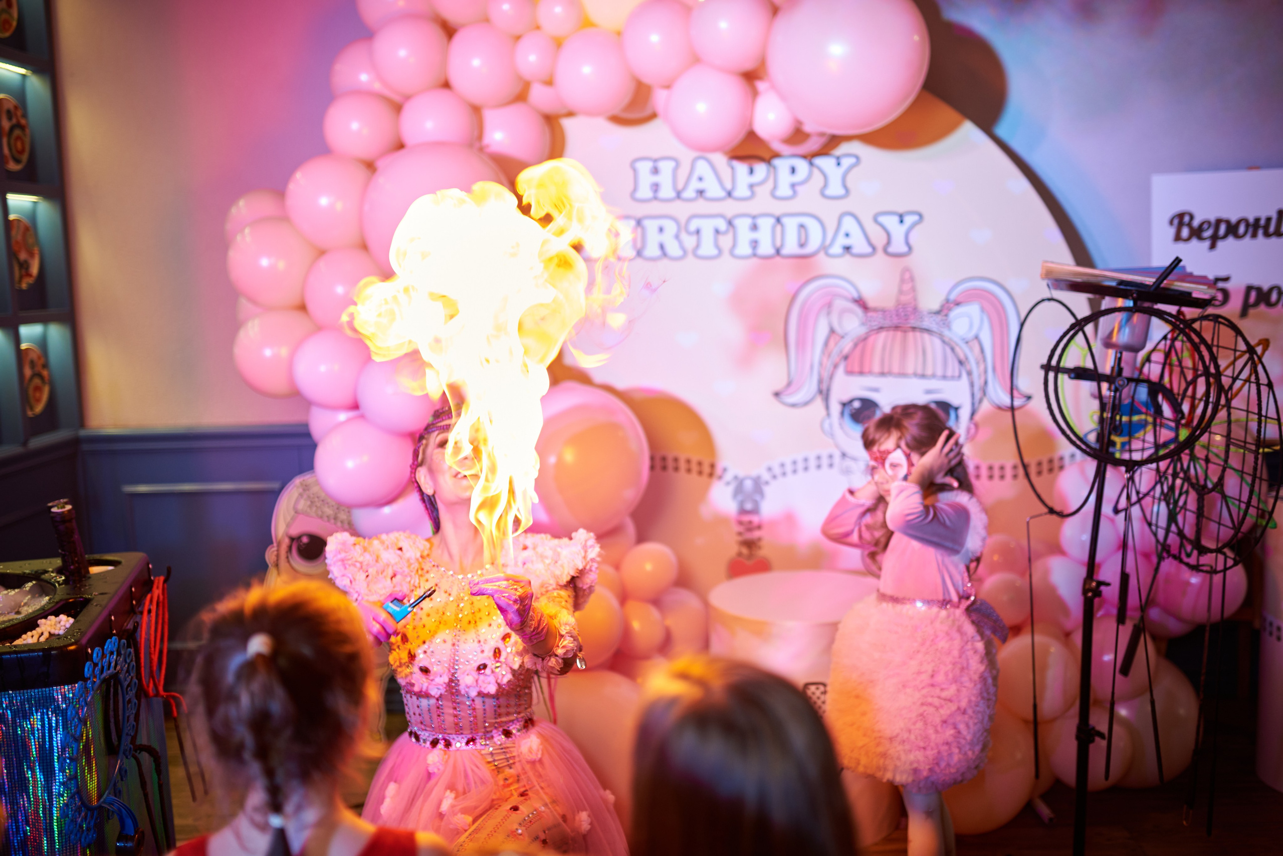 Фотозйомка з аніматорами в стилі Бджілка Мая – яскраві фото з додатковим світлом. Фотограф Київ – Репортаж, Події | Павленко Віктор