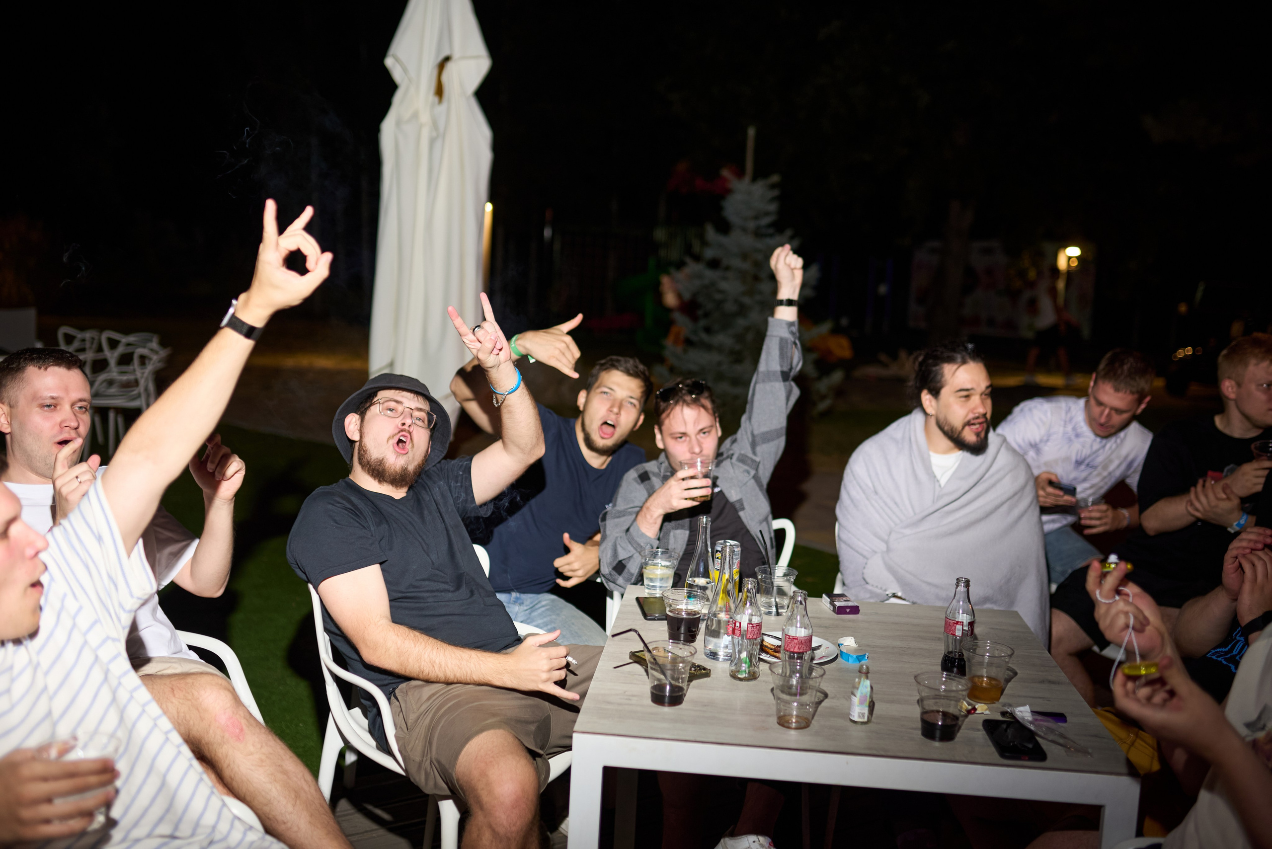 Фотозйомка літнього корпоративу IT-компанії в заміському комплексі з басейном. Фотограф Київ – Репортаж, Події | Павленко Віктор