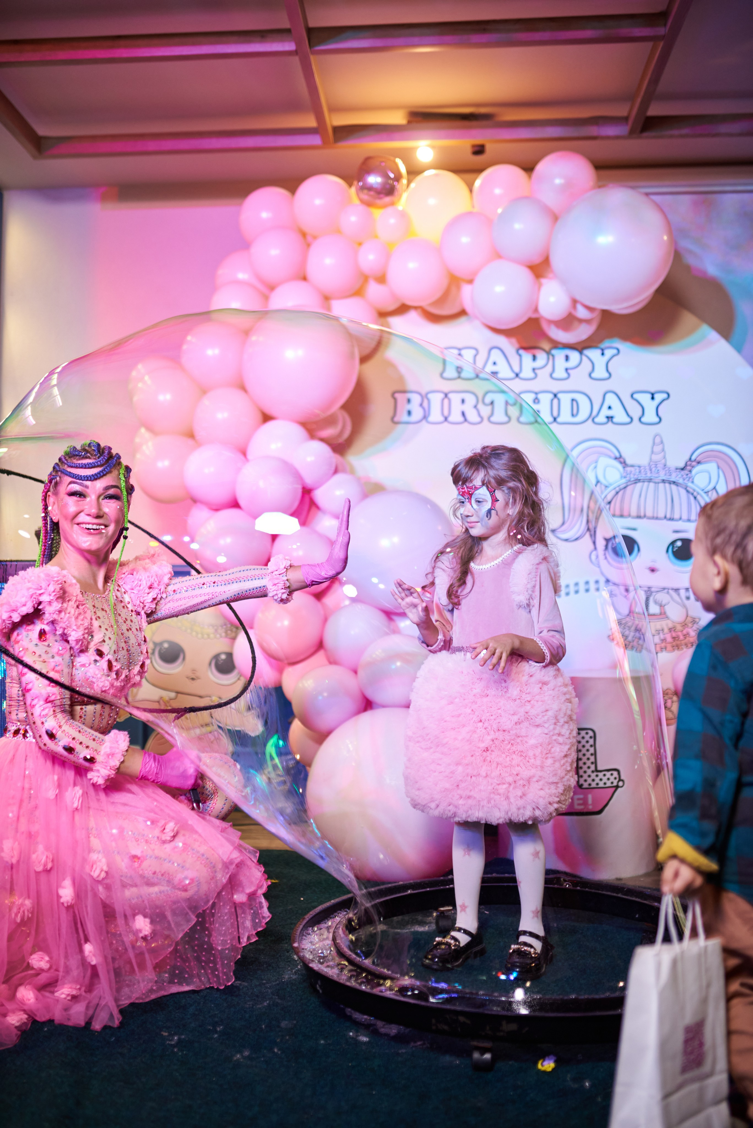 Фотозйомка з аніматорами в стилі Бджілка Мая – яскраві фото з додатковим світлом. Фотограф Київ – Репортаж, Події | Павленко Віктор