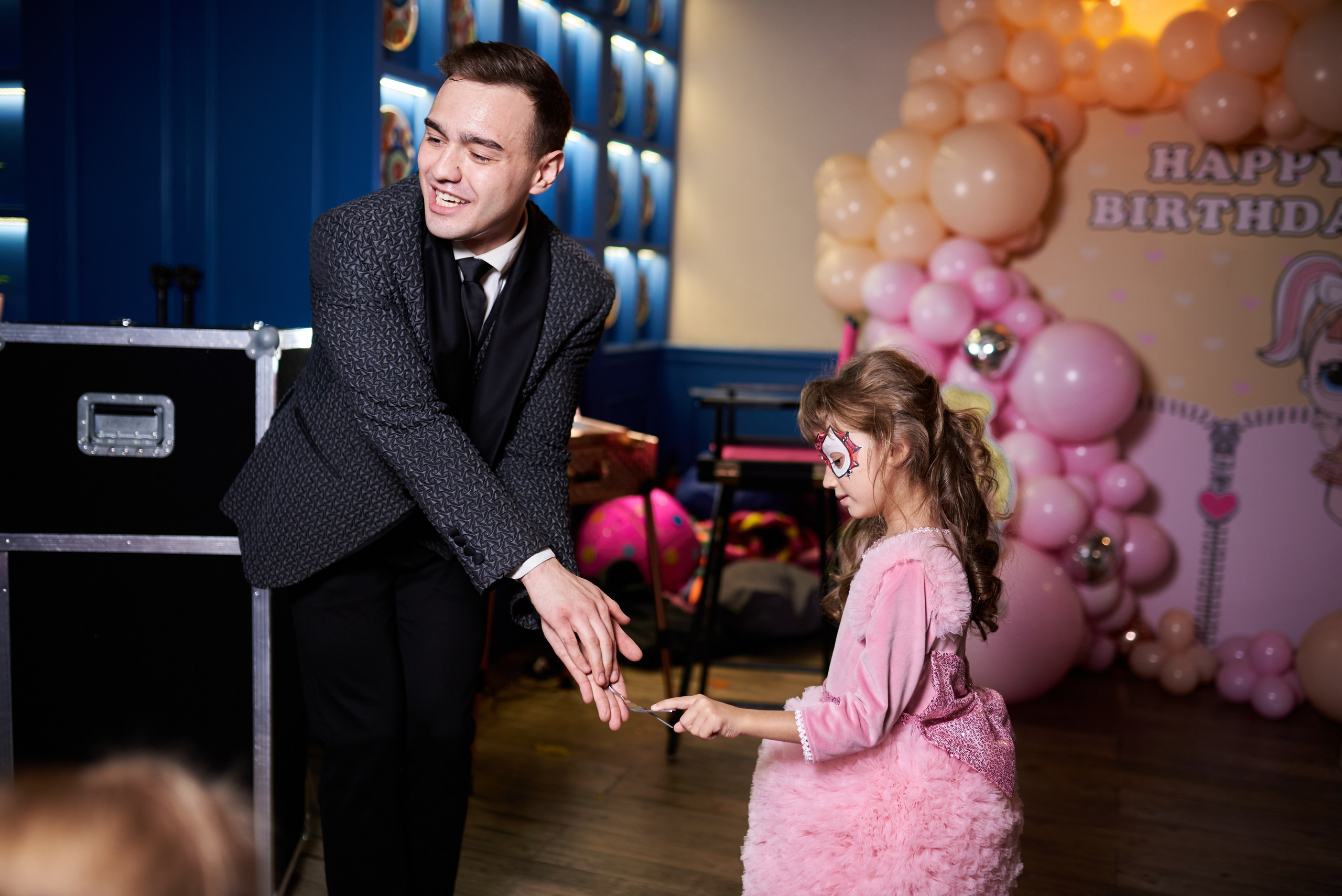 Фотозйомка з аніматорами в стилі Бджілка Мая – яскраві фото з додатковим світлом. Фотограф Київ – Репортаж, Події | Павленко Віктор