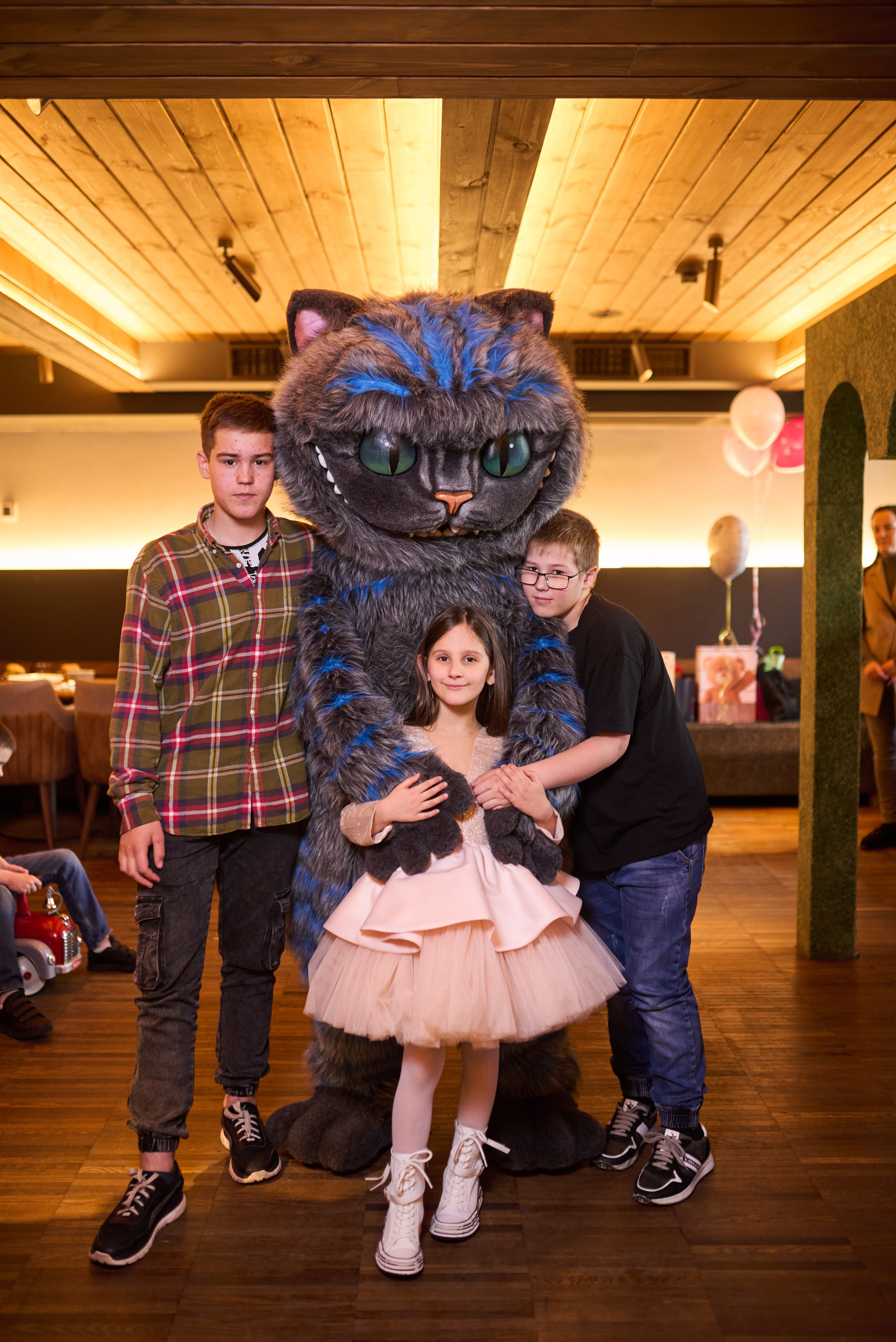 Фотосесія дитячого свята в стилі «Аліса в Країні Див» – чарівні моменти в кожному кадрі. Фотограф Київ – Репортаж, Події | Павленко Віктор