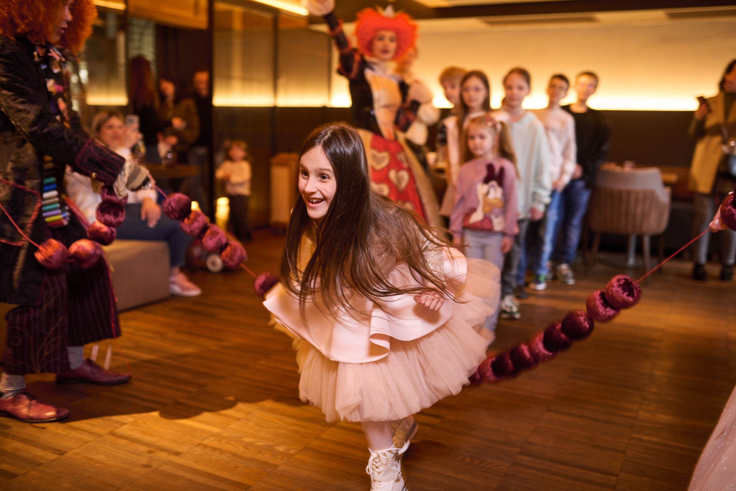 Фотосесія дитячого свята в стилі «Аліса в Країні Див» – чарівні моменти в кожному кадрі. Фотограф Київ – Репортаж, Події | Павленко Віктор