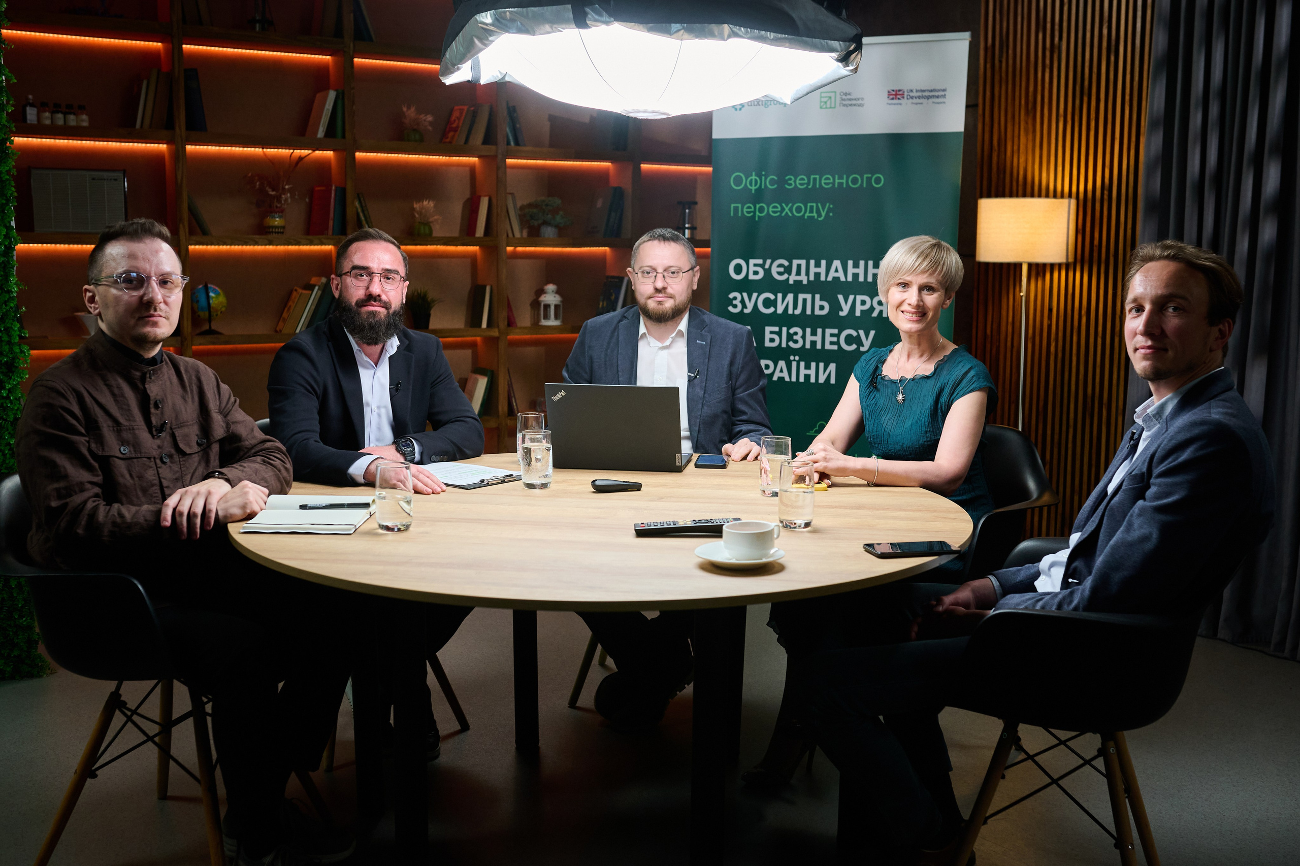 Фотограф на онлайн конференцію — зйомка студійної трансляції. Фотограф Київ – Репортаж, Події | Павленко Віктор