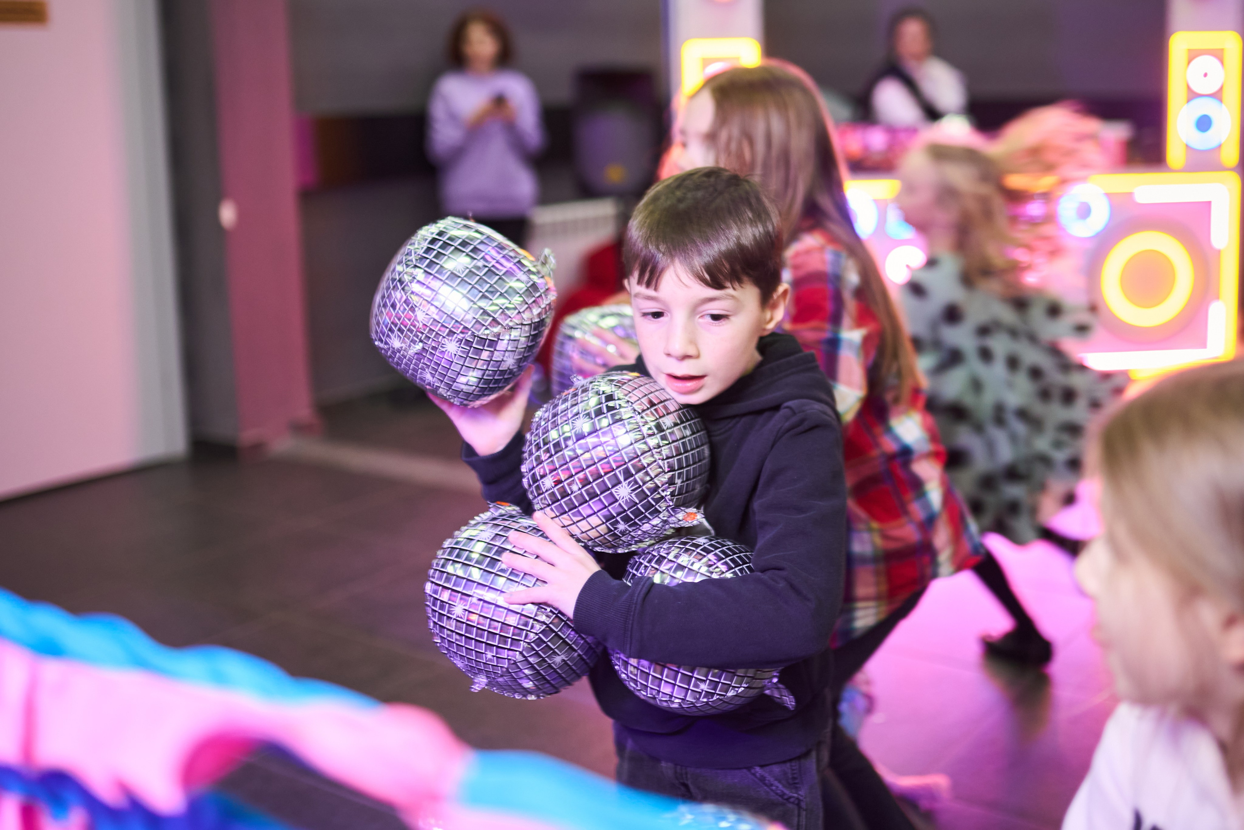 Фотосесія дитячого дня народження у стилі диско-вечірки – яскраві фото свята. Фотограф Київ – Репортаж, Події | Павленко Віктор