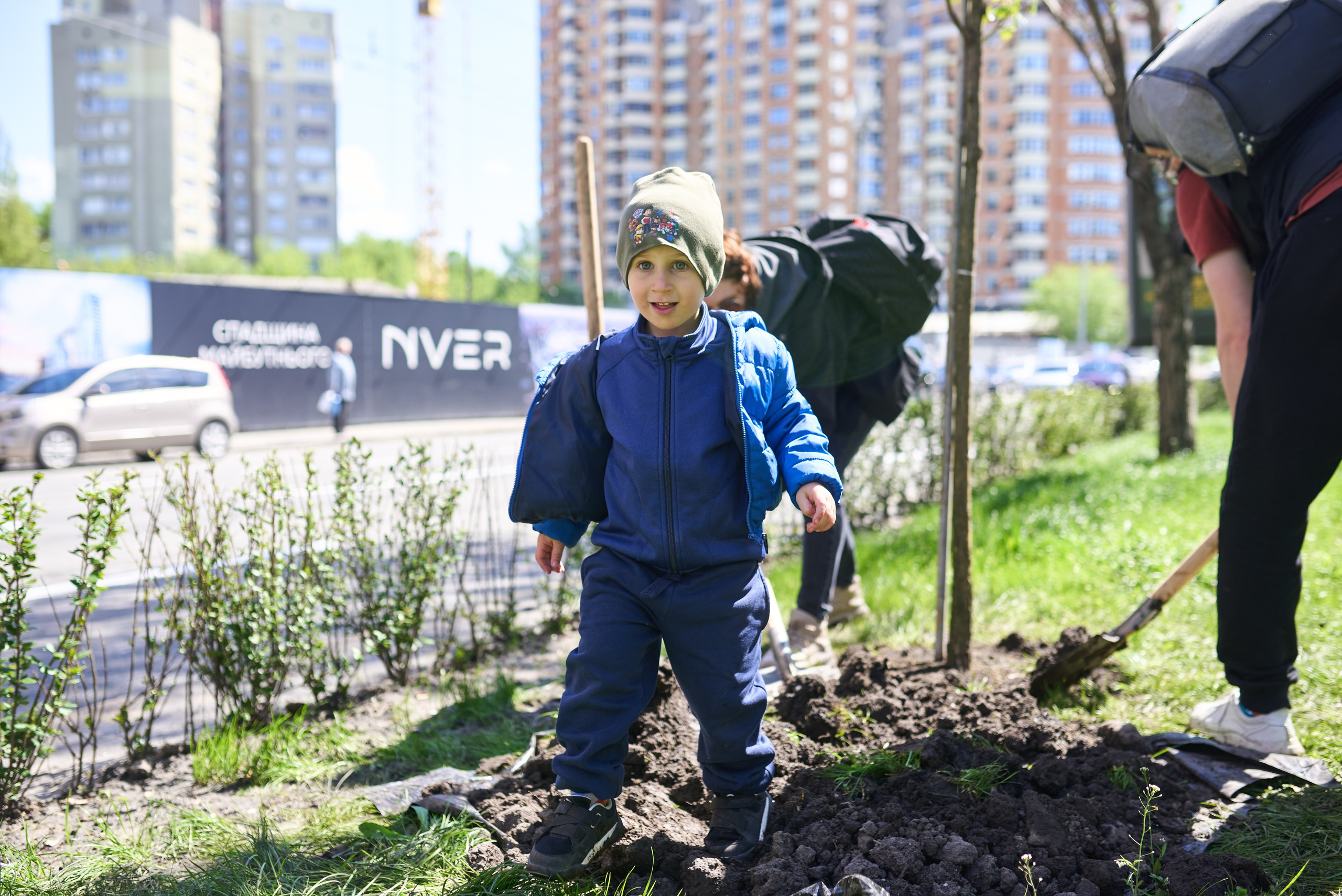 Фотозйомка висадки дерев у центрі Києва — екологічна ініціатива 2025. Фотограф Київ – Репортаж, Події | Павленко Віктор