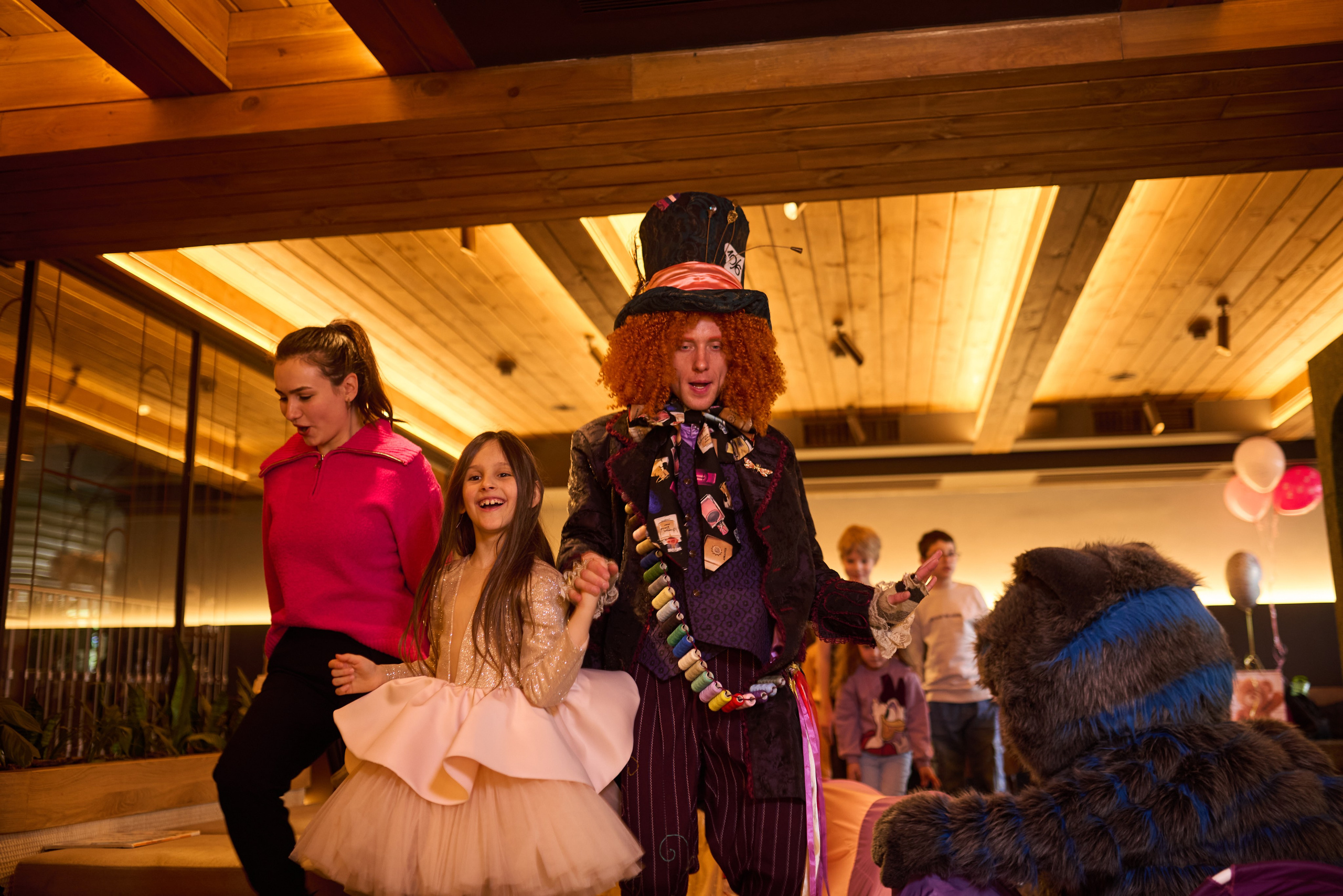 Фотосесія дитячого свята в стилі «Аліса в Країні Див» – чарівні моменти в кожному кадрі. Фотограф Київ – Репортаж, Події | Павленко Віктор