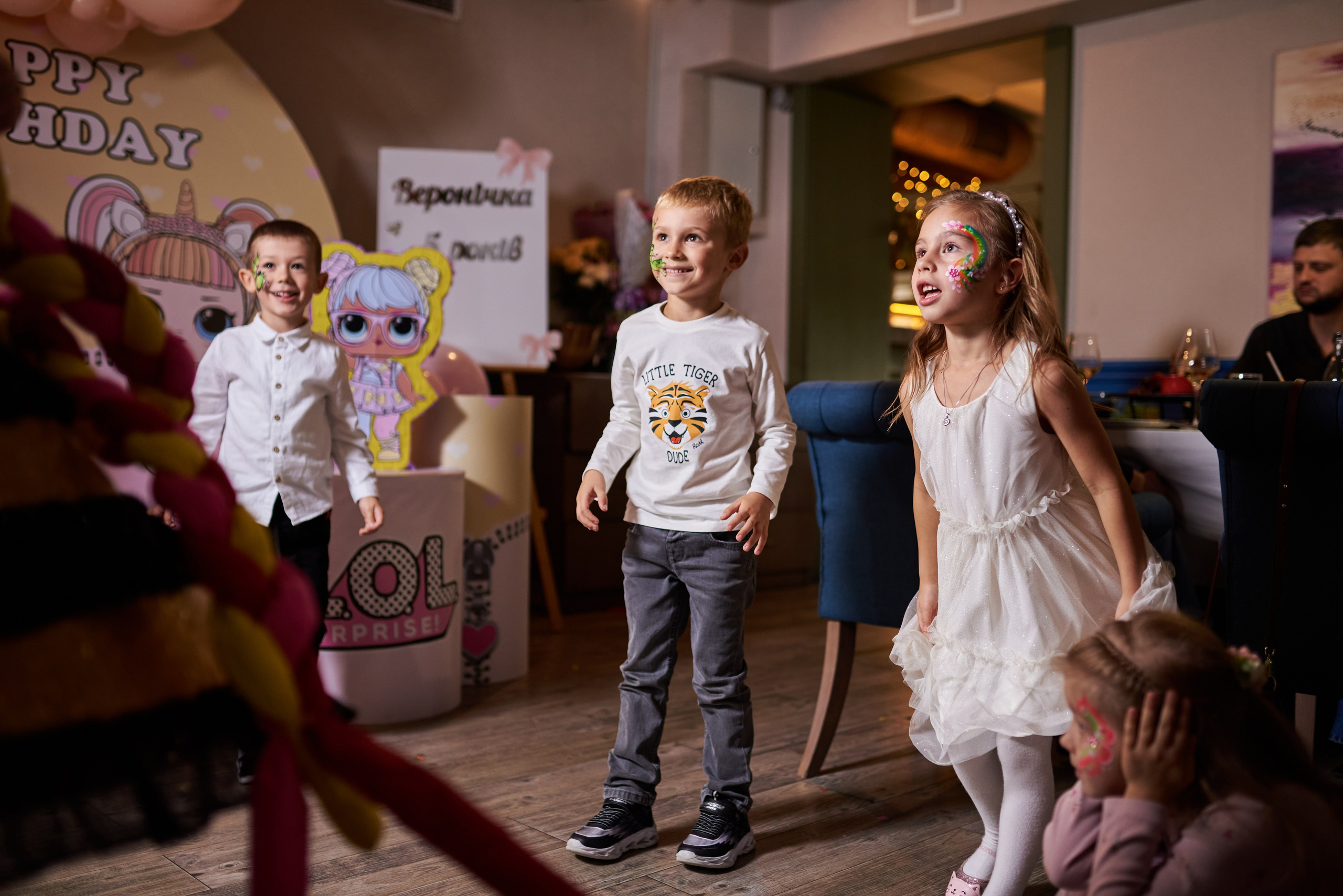 Фотозйомка з аніматорами в стилі Бджілка Мая – яскраві фото з додатковим світлом. Фотограф Київ – Репортаж, Події | Павленко Віктор