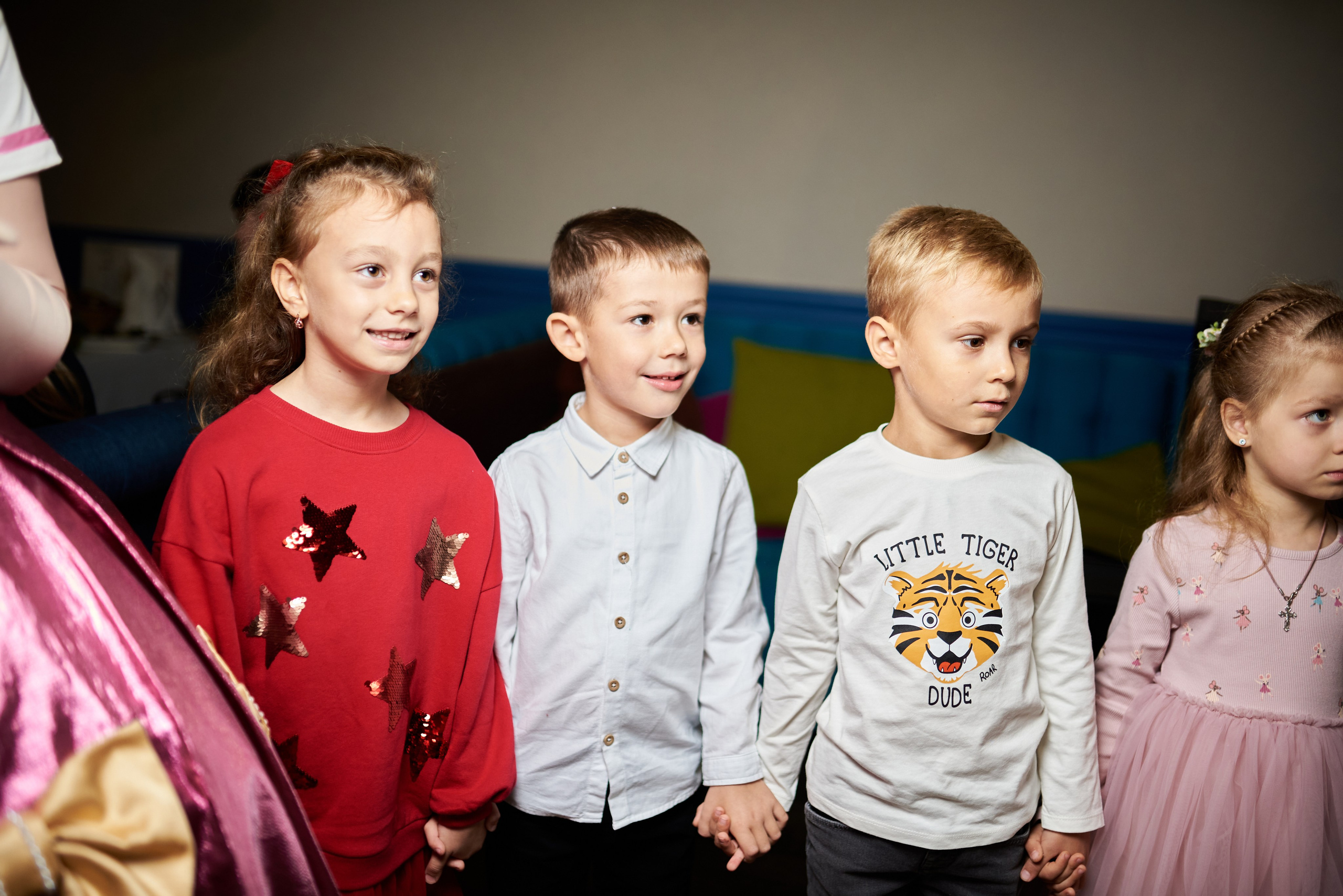 Фотозйомка з аніматорами в стилі Бджілка Мая – яскраві фото з додатковим світлом. Фотограф Київ – Репортаж, Події | Павленко Віктор