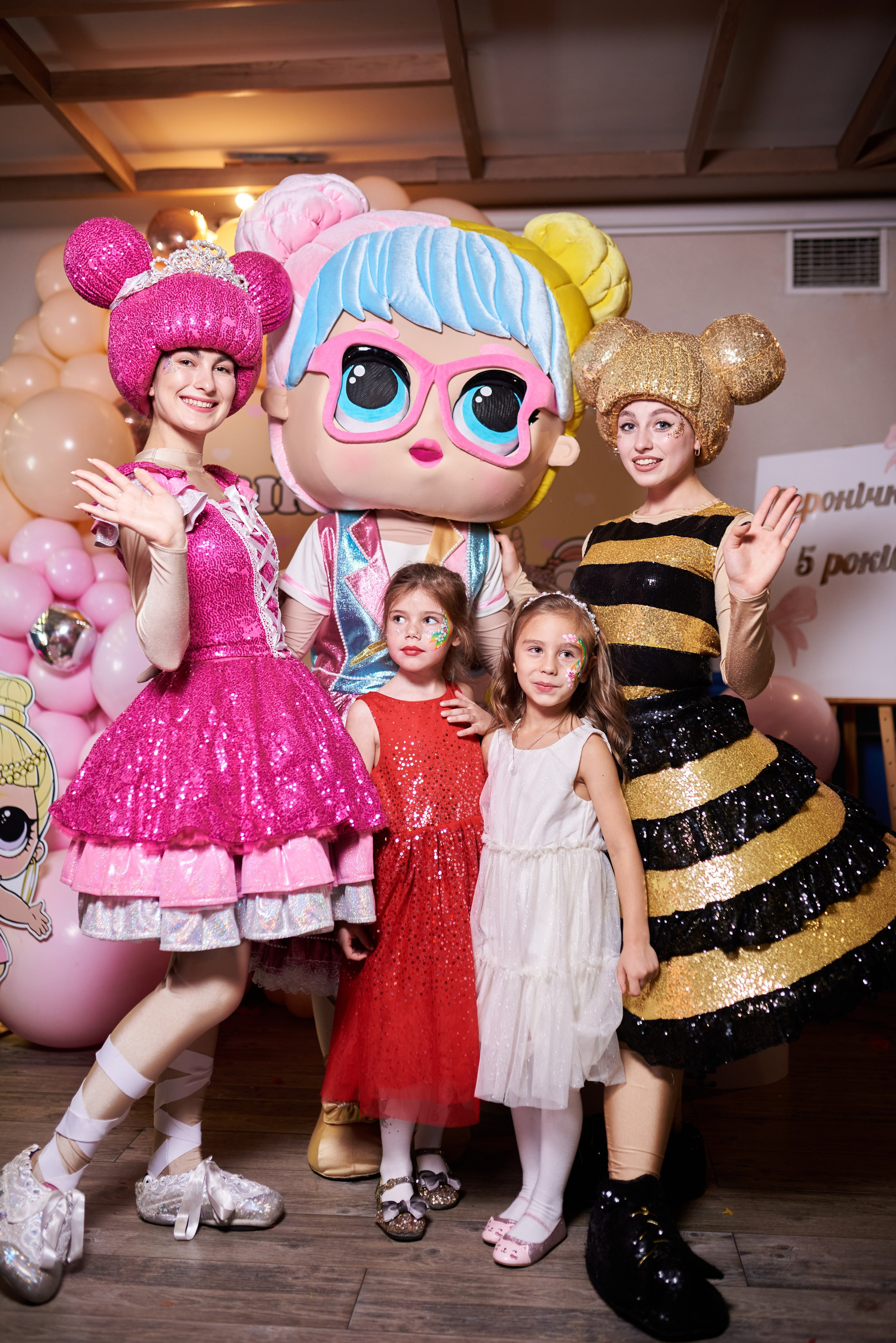 Фотозйомка з аніматорами в стилі Бджілка Мая – яскраві фото з додатковим світлом. Фотограф Київ – Репортаж, Події | Павленко Віктор