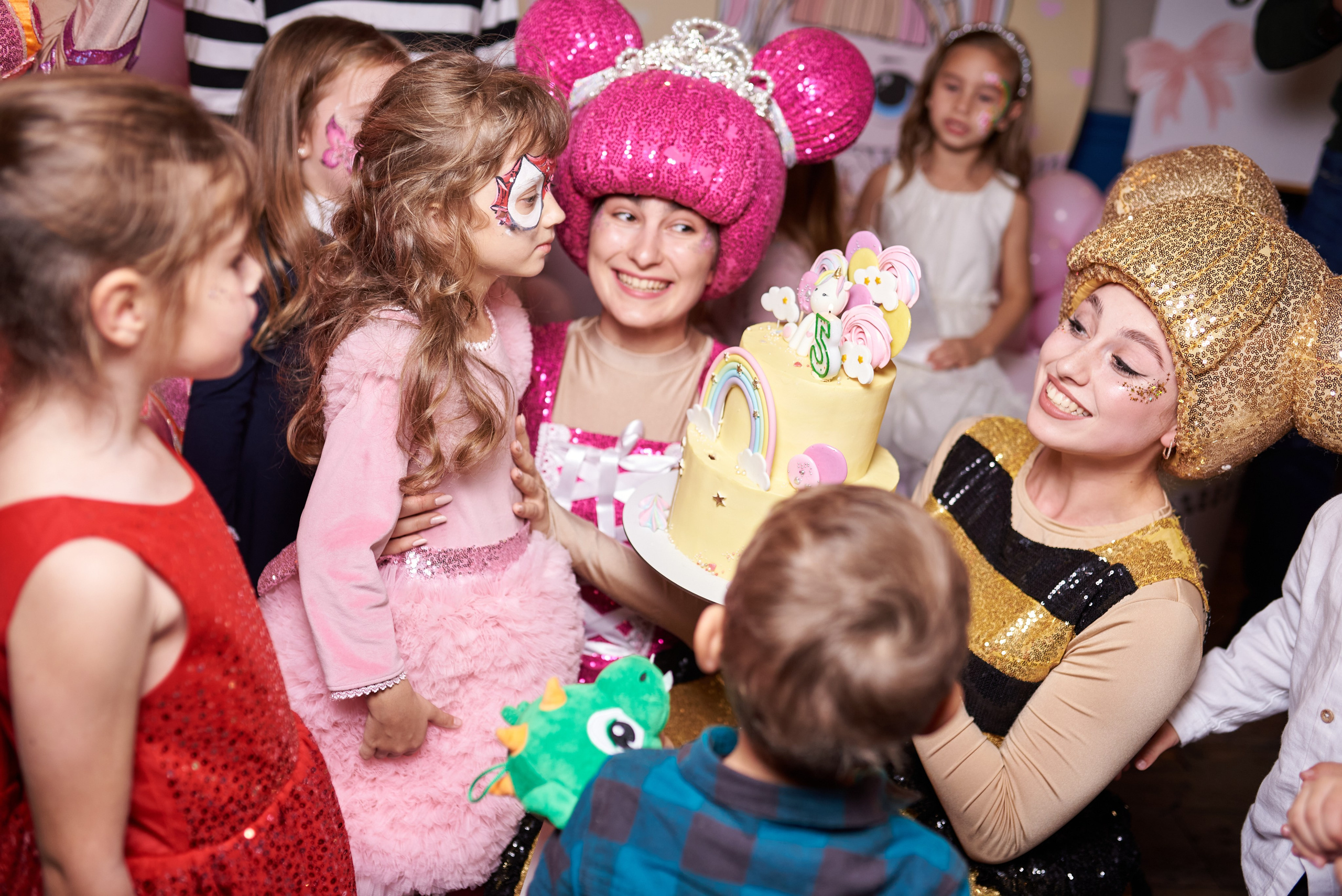 Фотозйомка з аніматорами в стилі Бджілка Мая – яскраві фото з додатковим світлом. Фотограф Київ – Репортаж, Події | Павленко Віктор