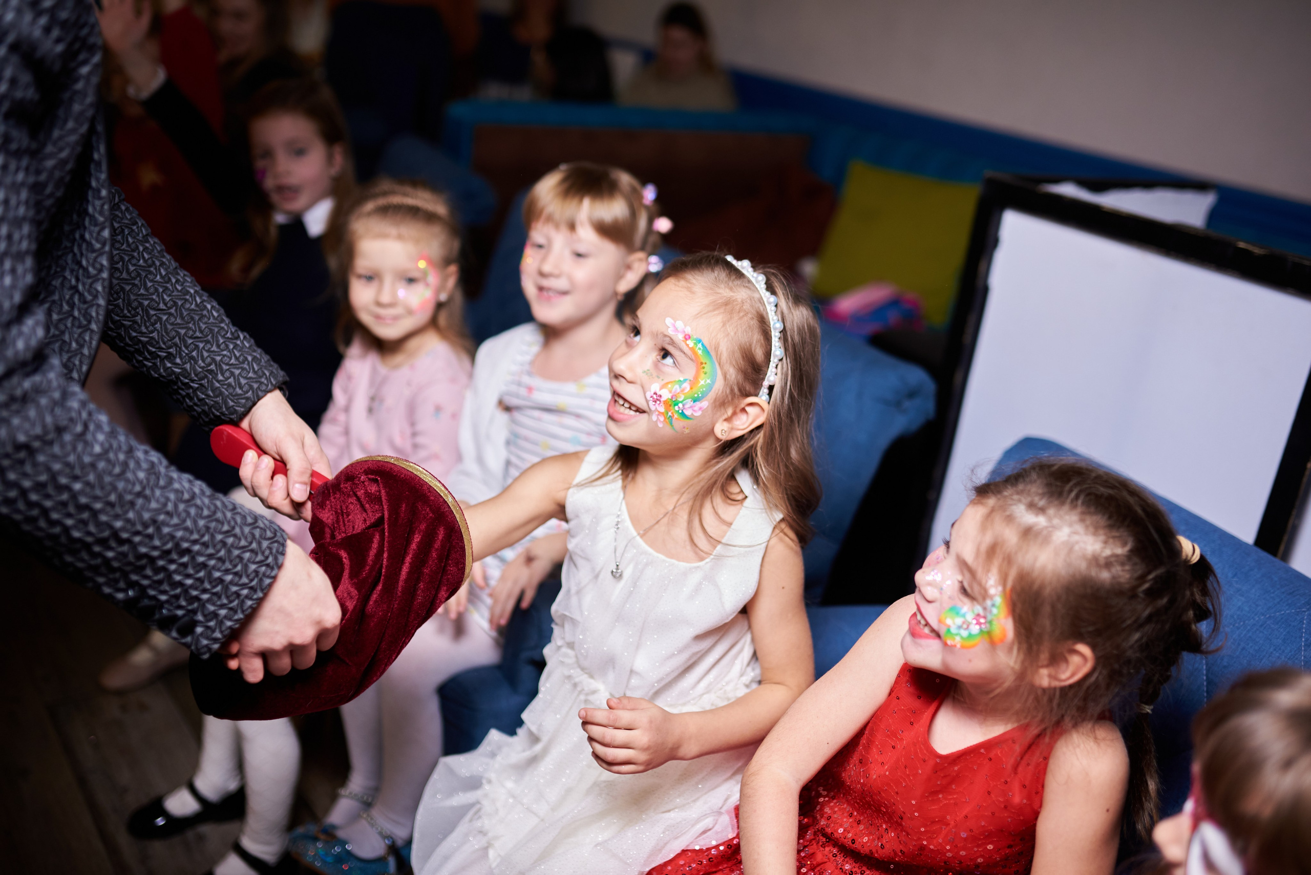 Фотозйомка з аніматорами в стилі Бджілка Мая – яскраві фото з додатковим світлом. Фотограф Київ – Репортаж, Події | Павленко Віктор