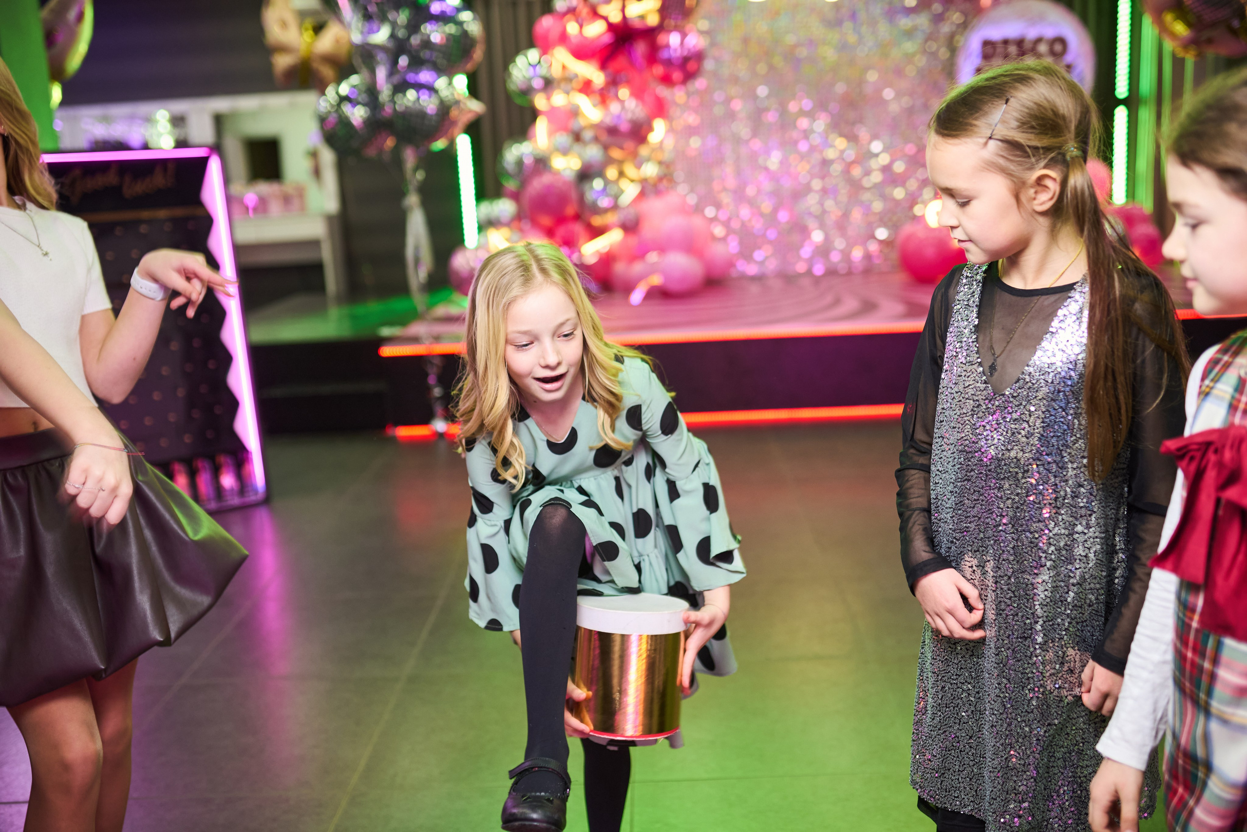 Фотосесія дитячого дня народження у стилі диско-вечірки – яскраві фото свята. Фотограф Київ – Репортаж, Події | Павленко Віктор