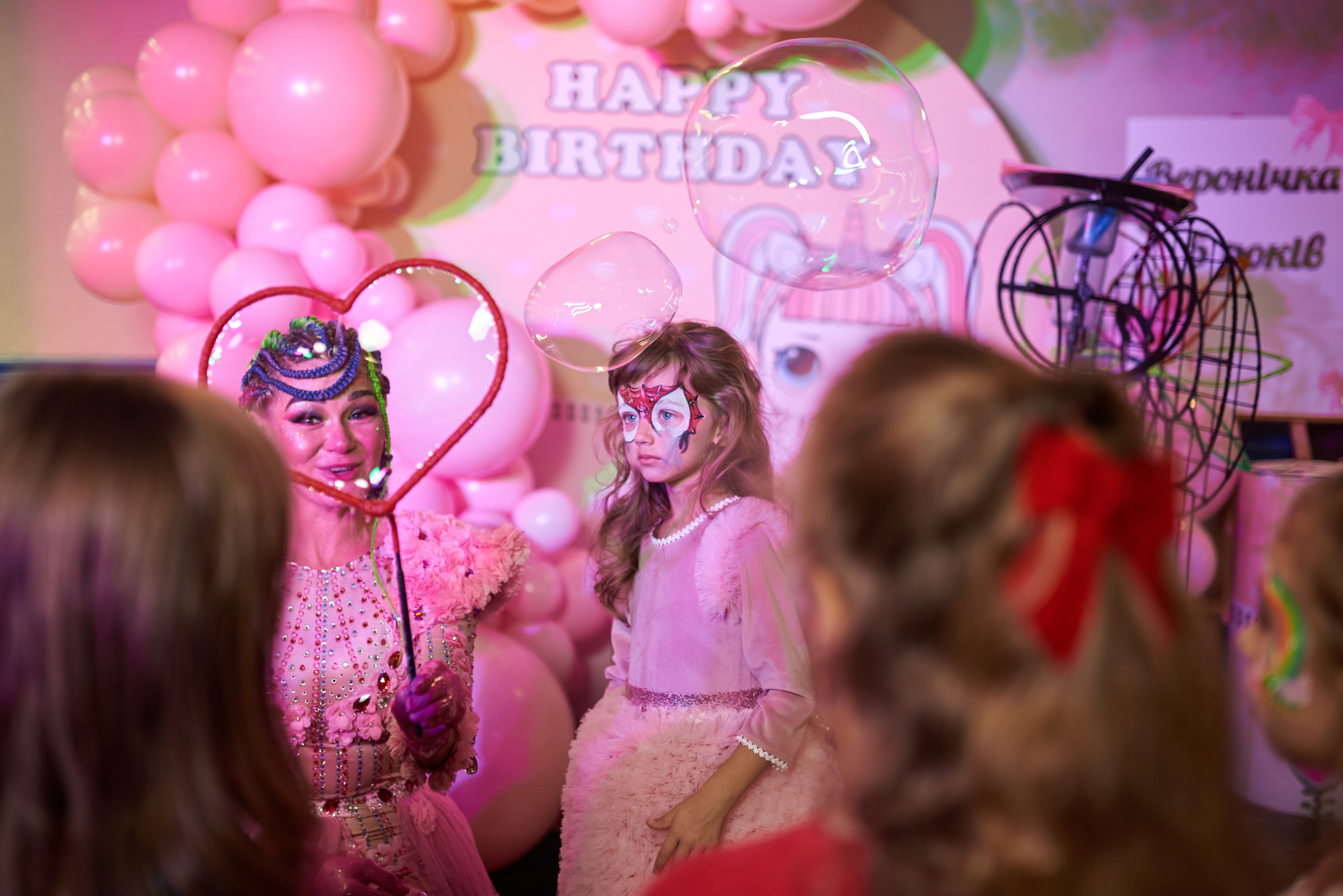 Фотозйомка з аніматорами в стилі Бджілка Мая – яскраві фото з додатковим світлом. Фотограф Київ – Репортаж, Події | Павленко Віктор