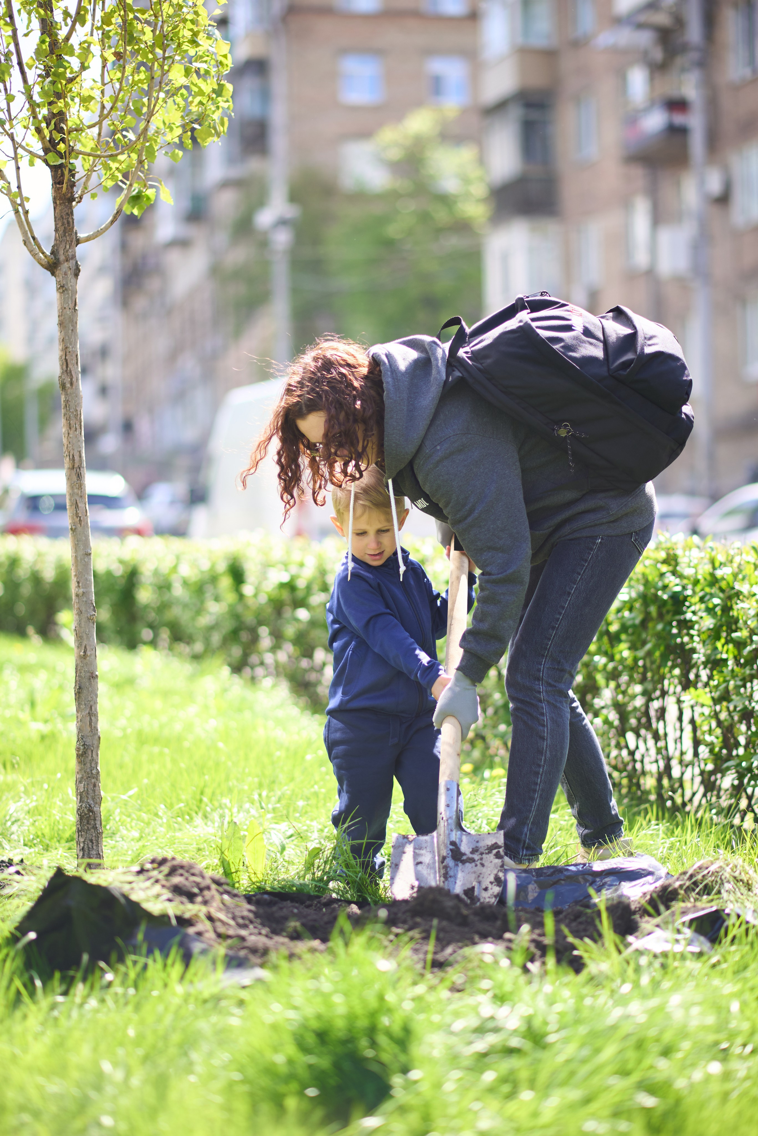 Фотозйомка висадки дерев у центрі Києва — екологічна ініціатива 2025. Фотограф Київ – Репортаж, Події | Павленко Віктор