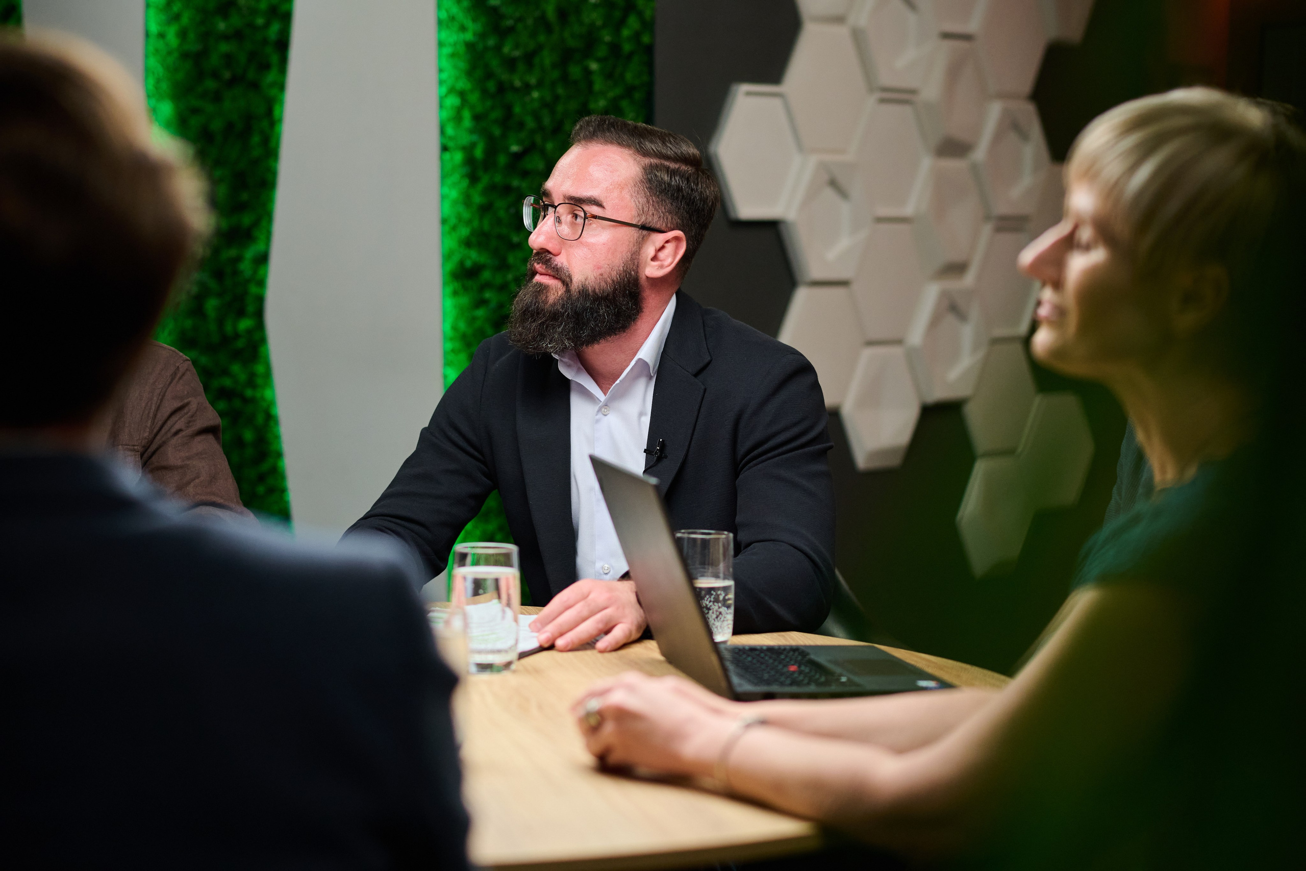 Фотограф на онлайн конференцію — зйомка студійної трансляції. Фотограф Київ – Репортаж, Події | Павленко Віктор