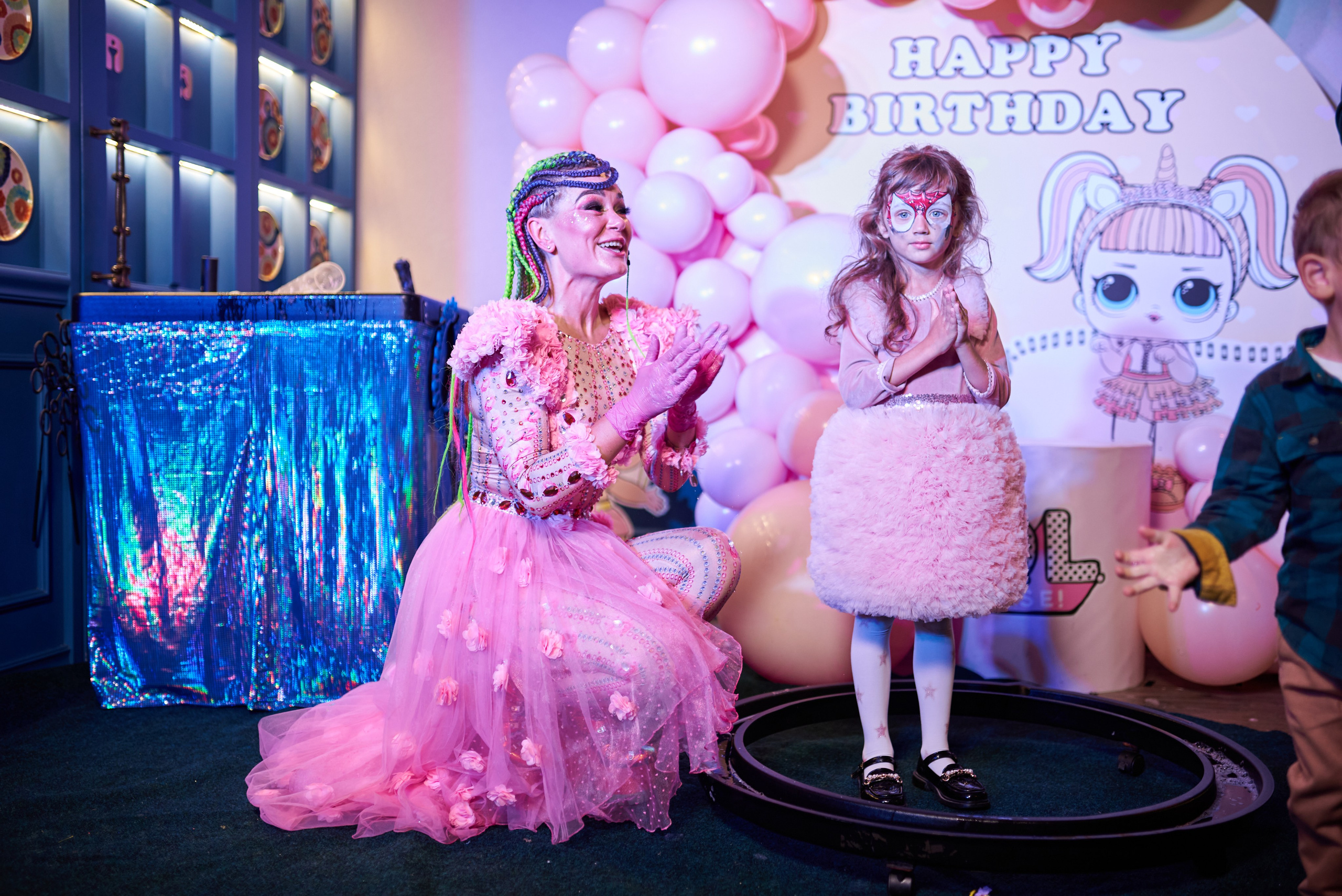 Фотозйомка з аніматорами в стилі Бджілка Мая – яскраві фото з додатковим світлом. Фотограф Київ – Репортаж, Події | Павленко Віктор