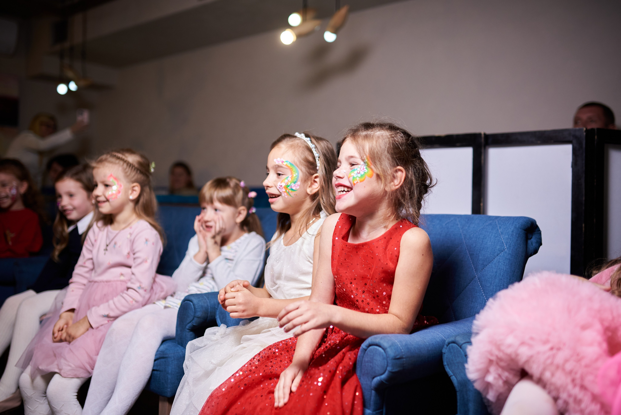 Фотозйомка з аніматорами в стилі Бджілка Мая – яскраві фото з додатковим світлом. Фотограф Київ – Репортаж, Події | Павленко Віктор