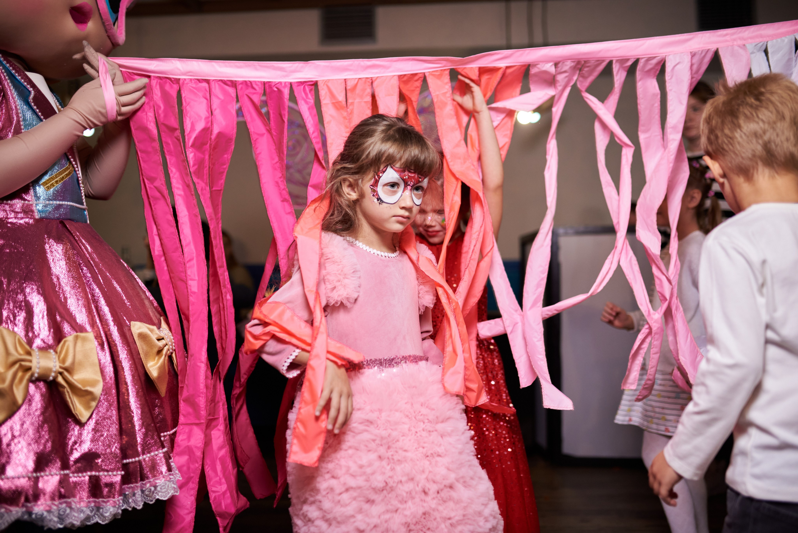 Фотозйомка з аніматорами в стилі Бджілка Мая – яскраві фото з додатковим світлом. Фотограф Київ – Репортаж, Події | Павленко Віктор