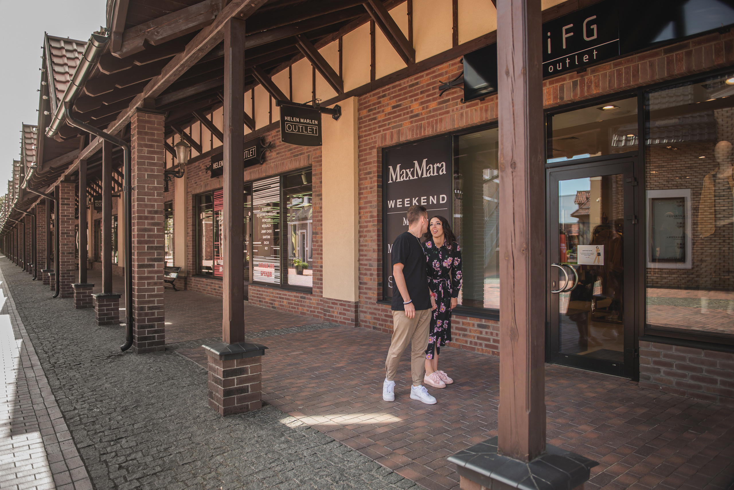 Лавсторі в аутлет містечку Мануфактура. Фотограф Київ – Репортаж, Події | Павленко Віктор