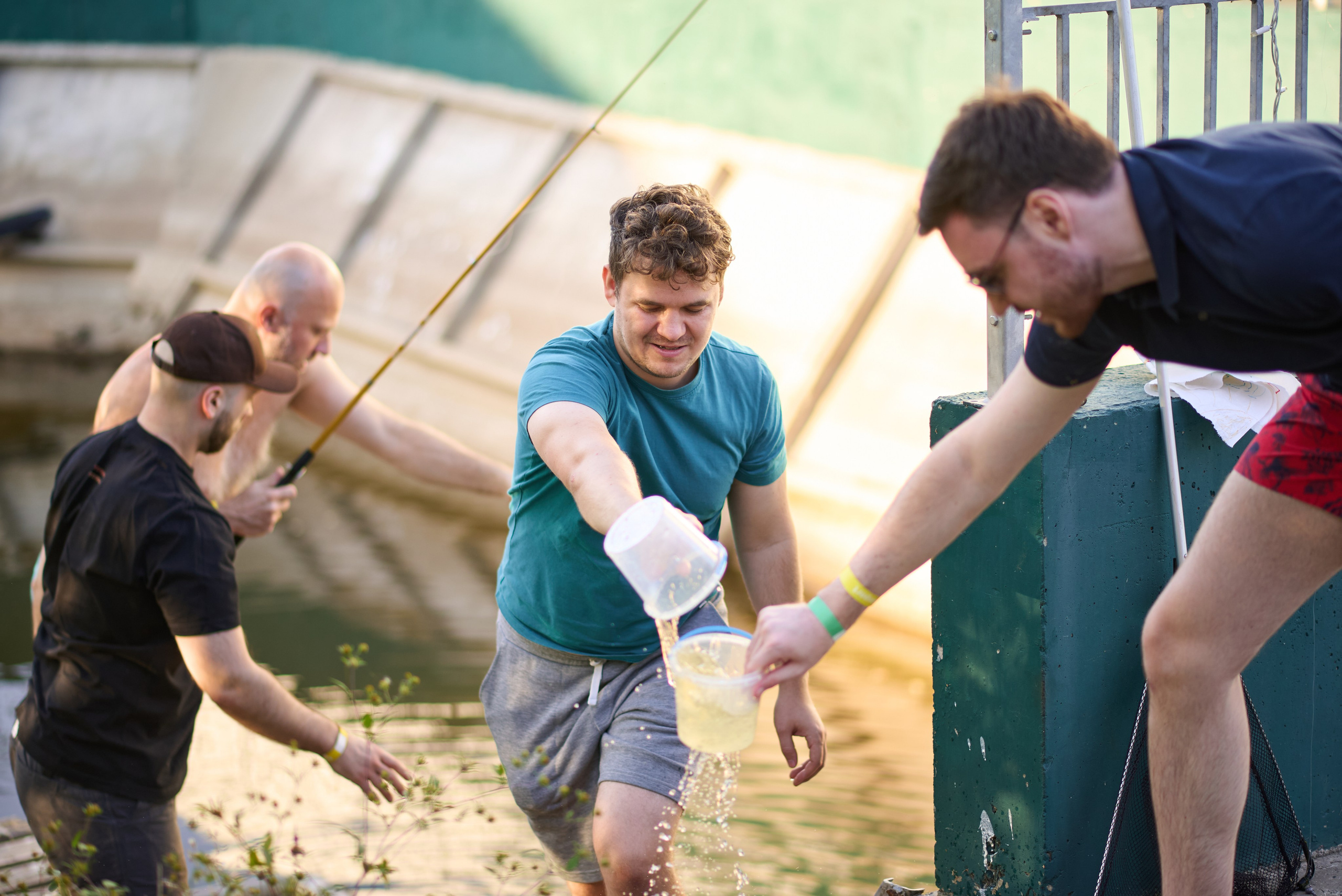 Фотозйомка літнього корпоративу IT-компанії в заміському комплексі з басейном. Фотограф Київ – Репортаж, Події | Павленко Віктор