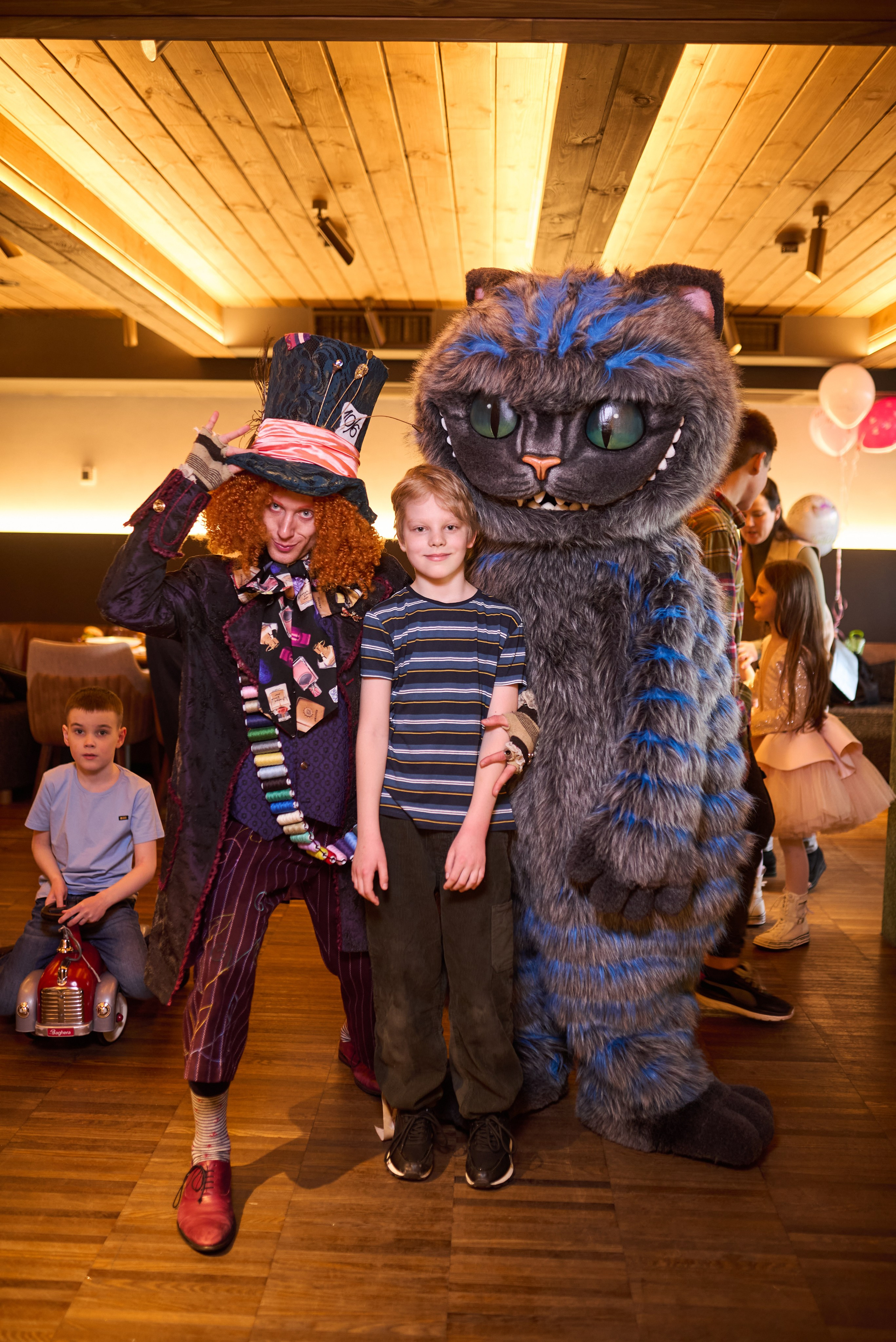 Фотосесія дитячого свята в стилі «Аліса в Країні Див» – чарівні моменти в кожному кадрі. Фотограф Київ – Репортаж, Події | Павленко Віктор