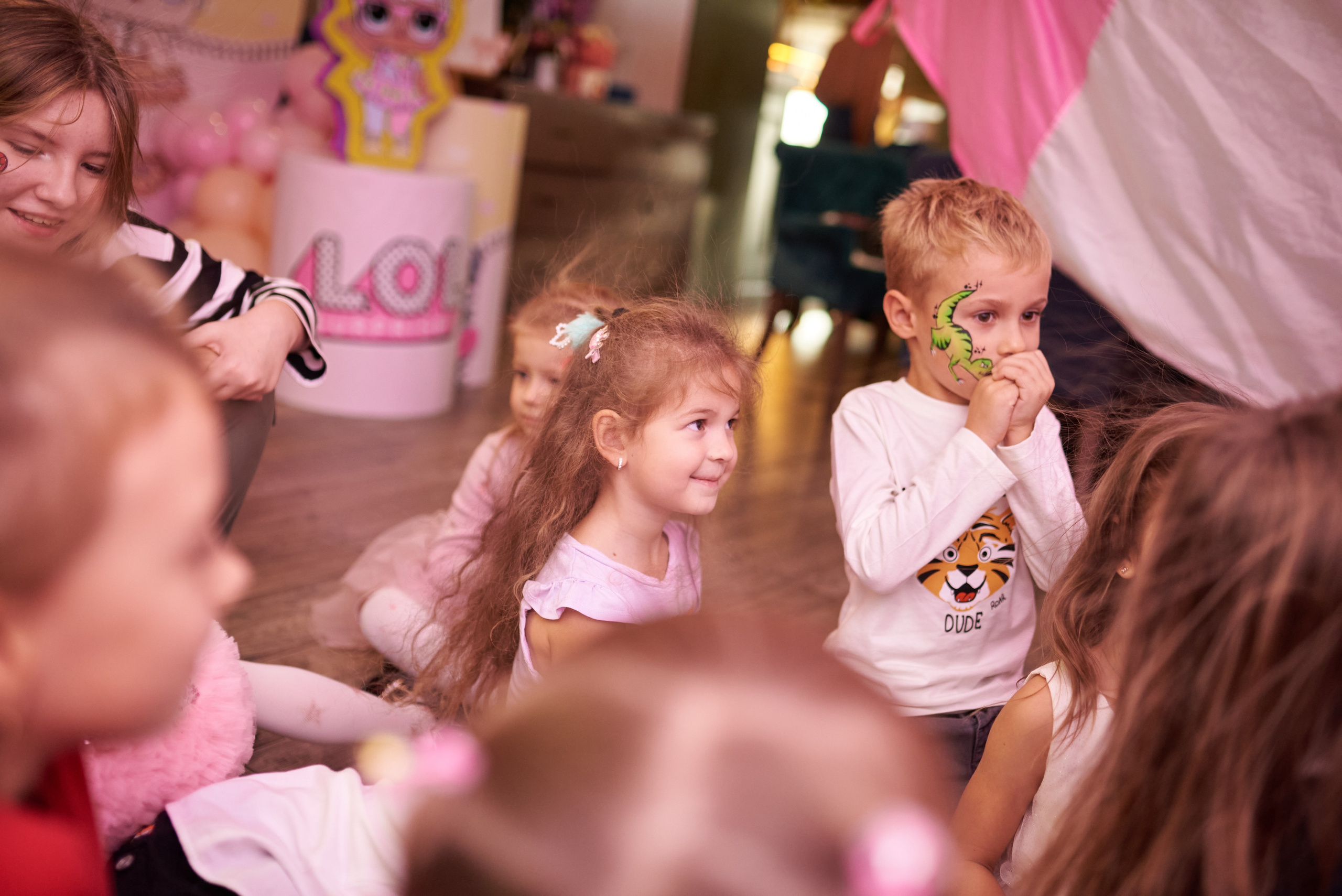 Фотозйомка з аніматорами в стилі Бджілка Мая – яскраві фото з додатковим світлом. Фотограф Київ – Репортаж, Події | Павленко Віктор