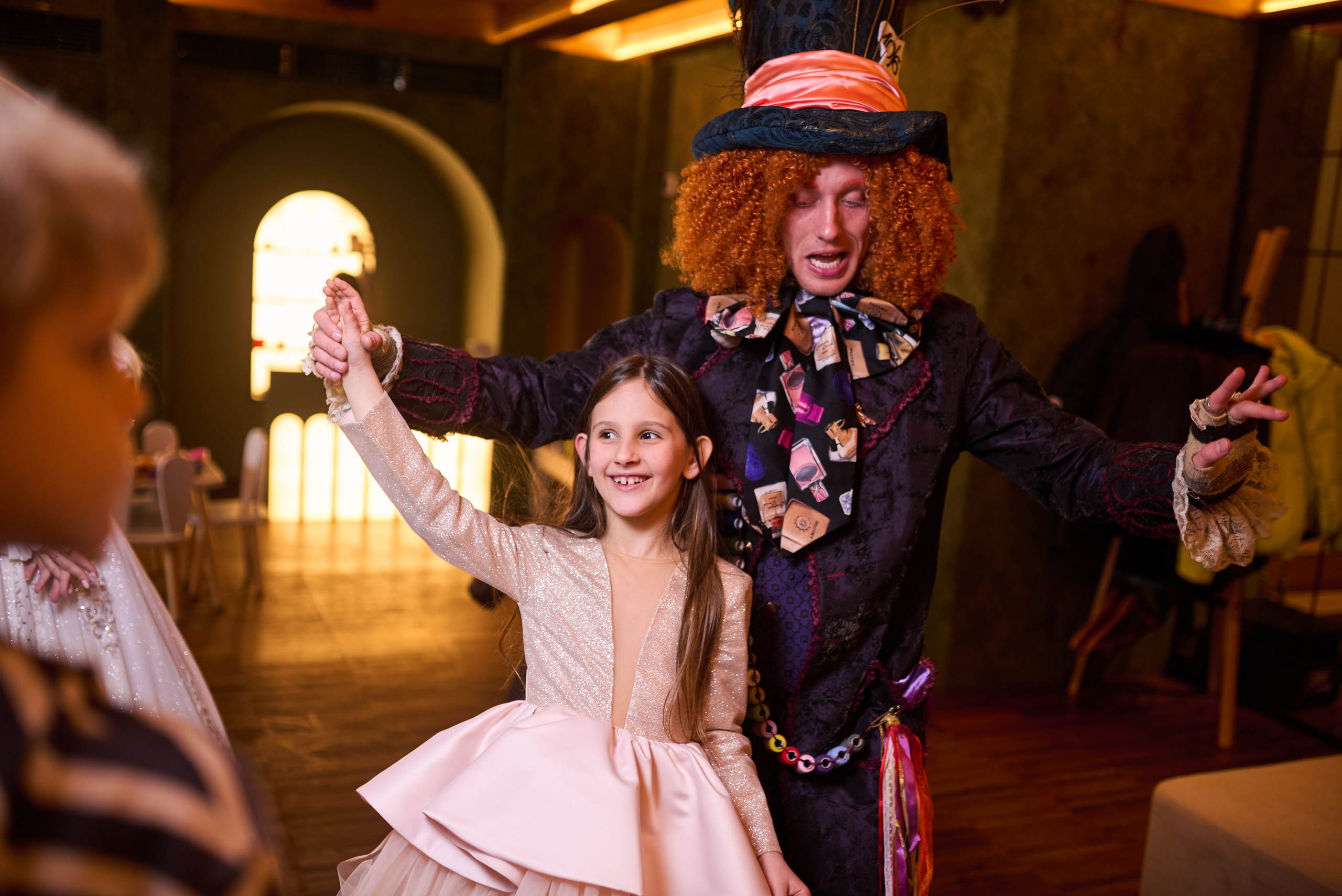 Фотосесія дитячого свята в стилі «Аліса в Країні Див» – чарівні моменти в кожному кадрі. Фотограф Київ – Репортаж, Події | Павленко Віктор