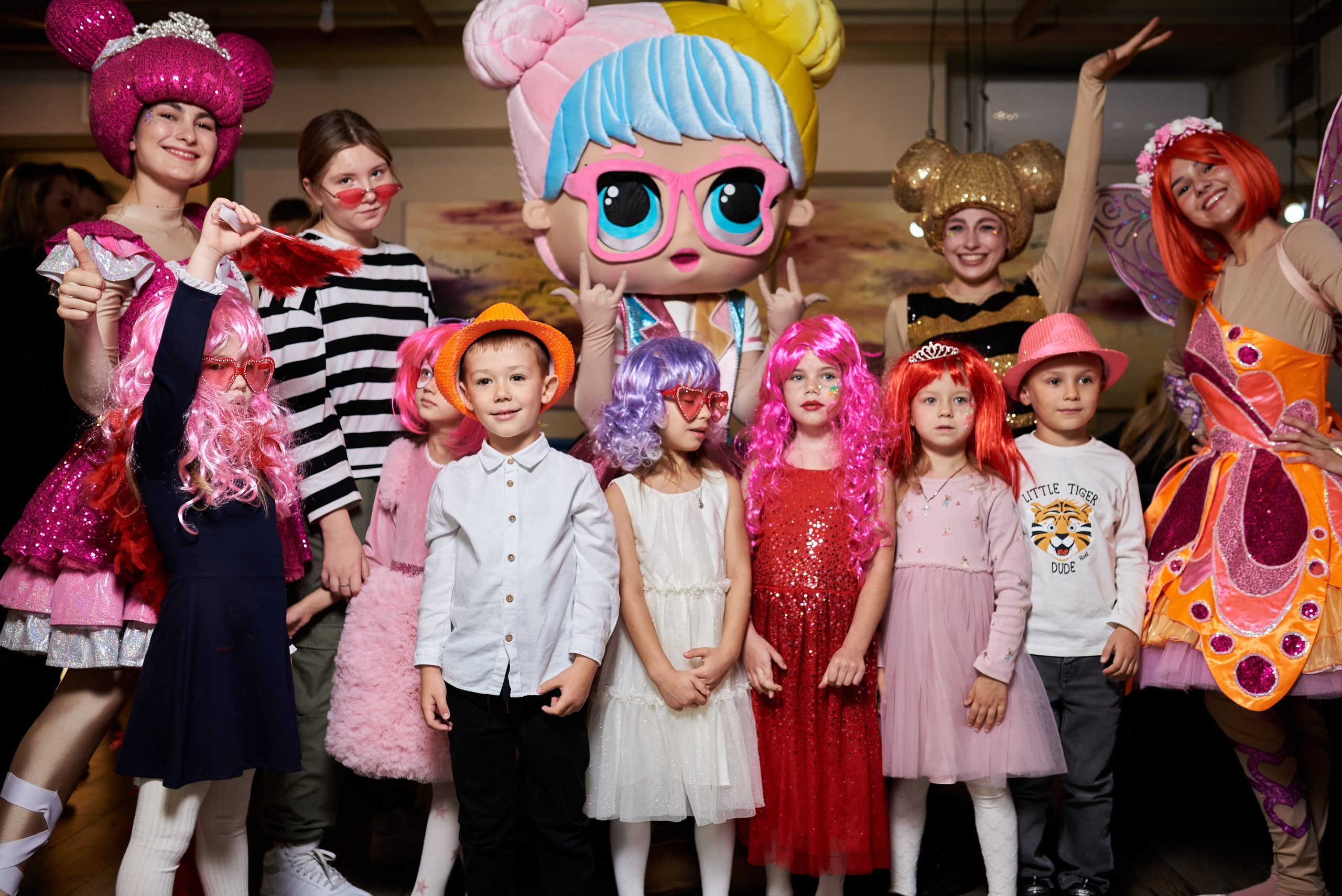 Фотозйомка з аніматорами в стилі Бджілка Мая – яскраві фото з додатковим світлом. Фотограф Київ – Репортаж, Події | Павленко Віктор