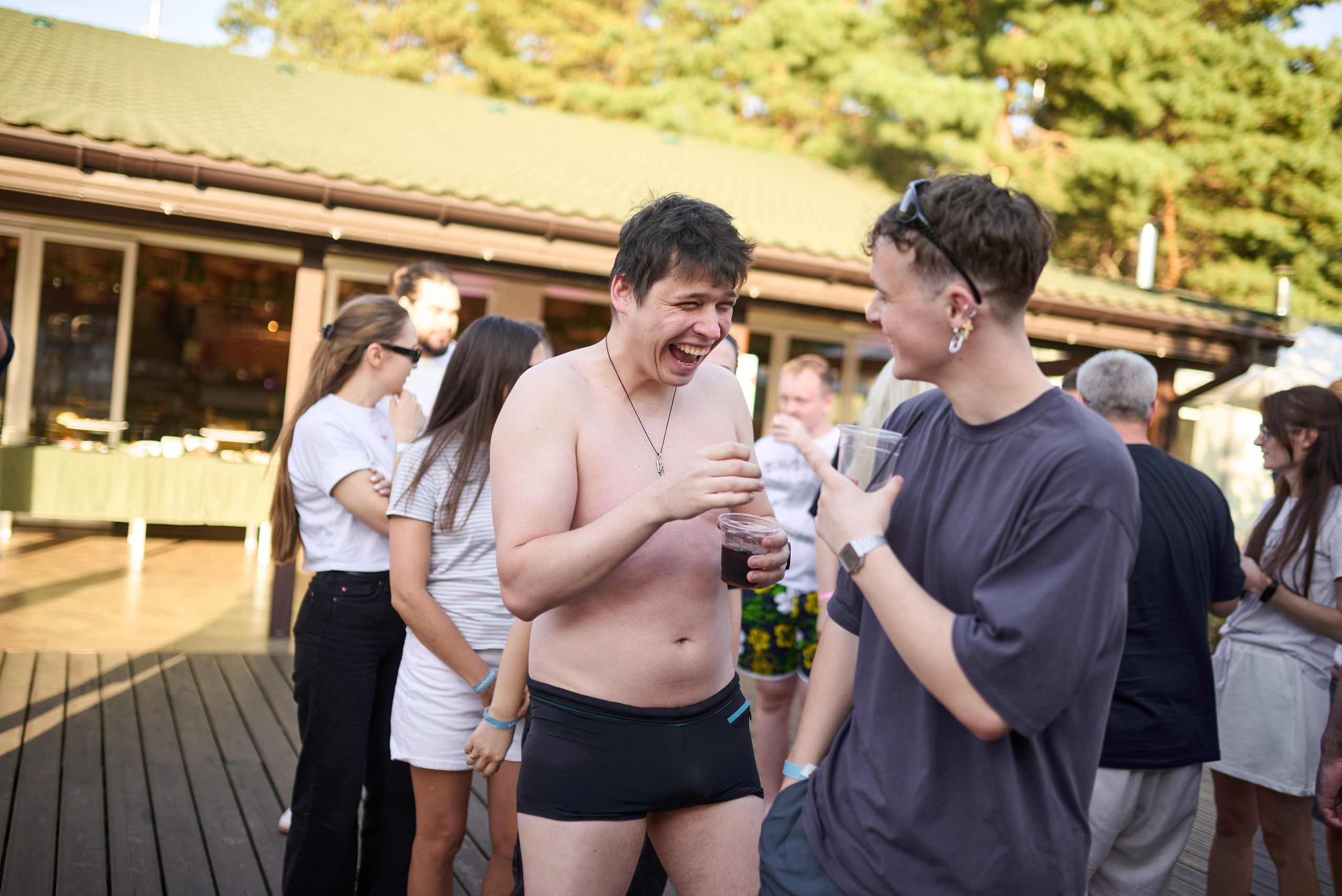 Фотозйомка літнього корпоративу IT-компанії в заміському комплексі з басейном. Фотограф Київ – Репортаж, Події | Павленко Віктор