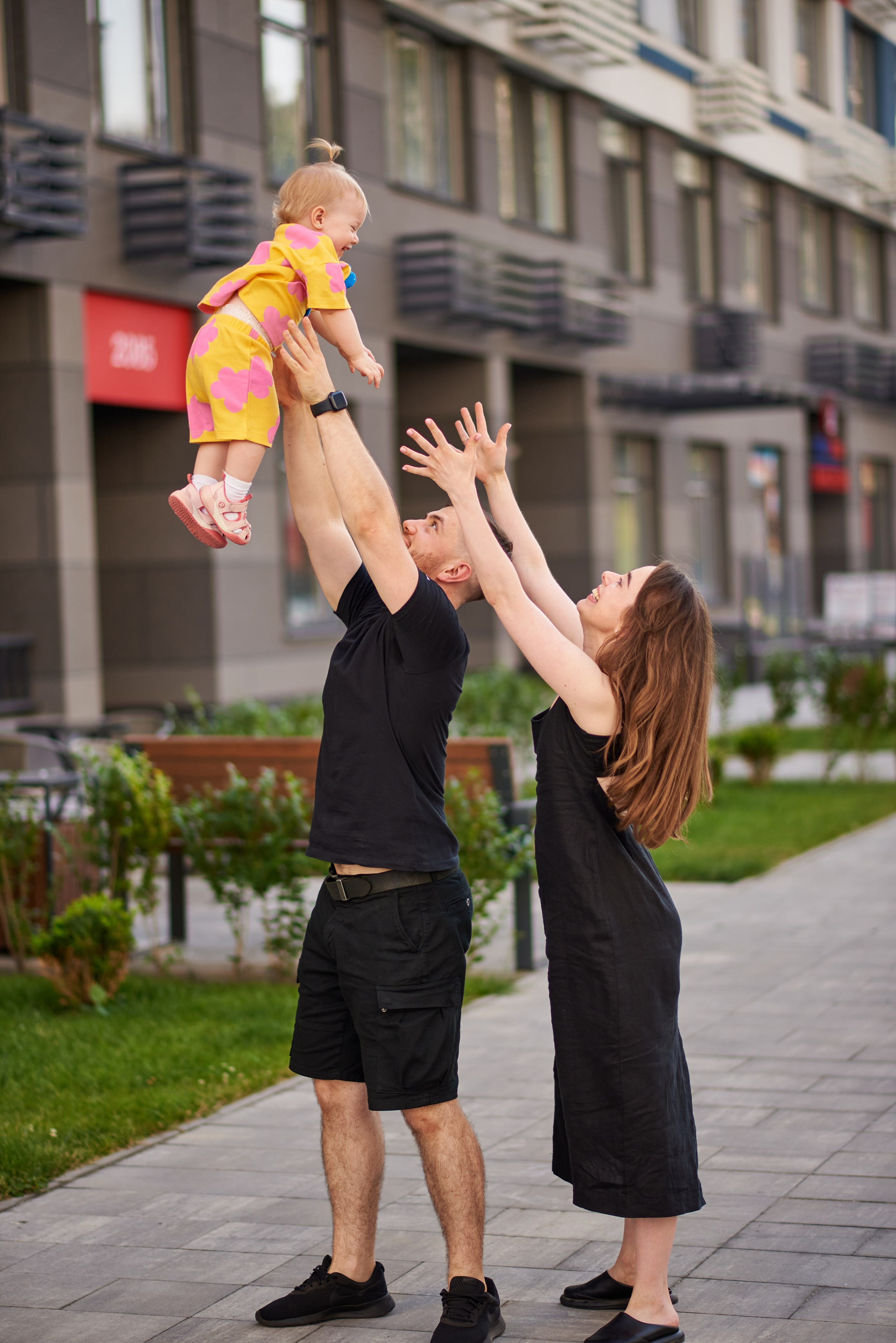 Прогулянка в дворику. Professional photographer Kiev — Pavlenko Victor