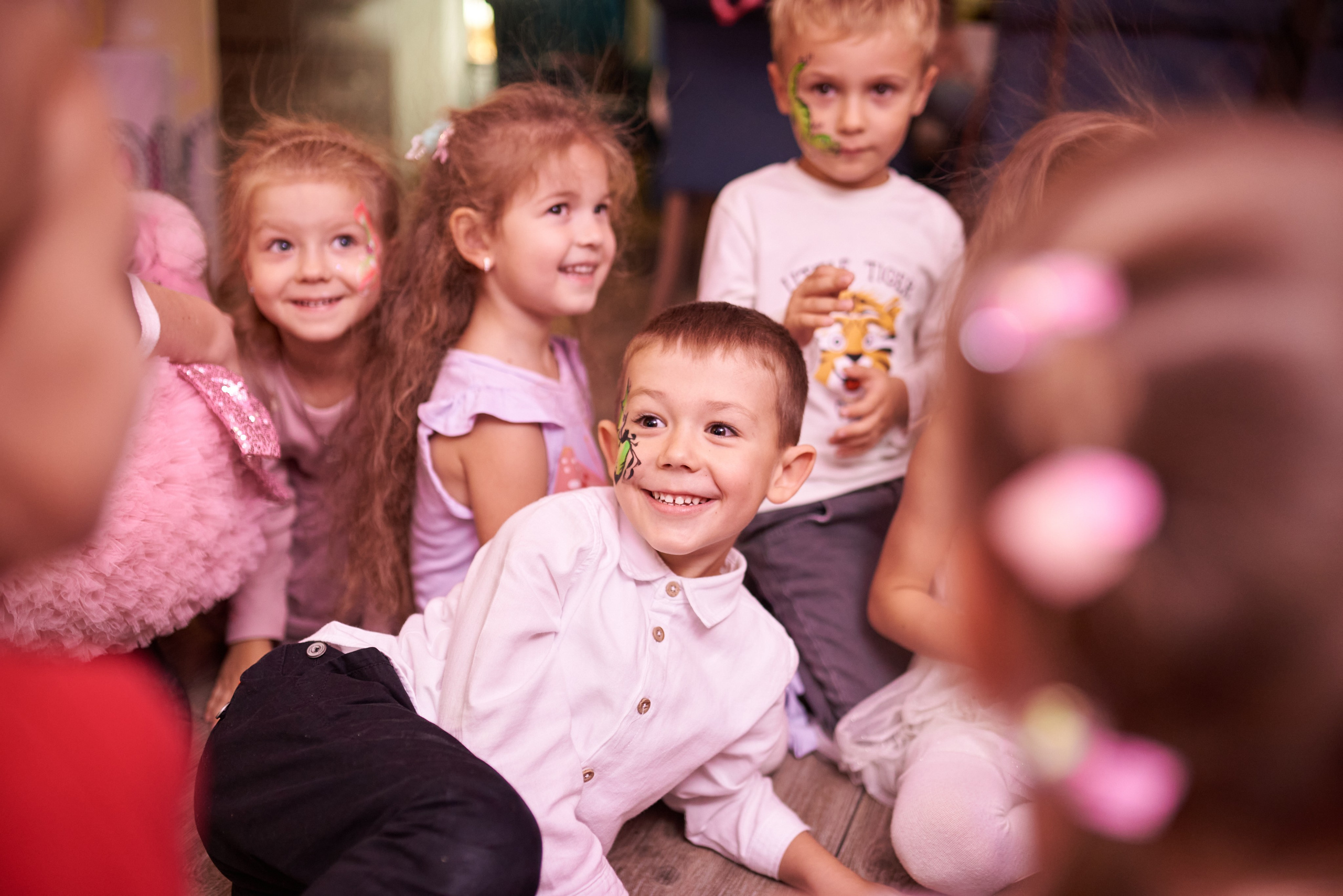 Фотозйомка з аніматорами в стилі Бджілка Мая – яскраві фото з додатковим світлом. Фотограф Київ – Репортаж, Події | Павленко Віктор