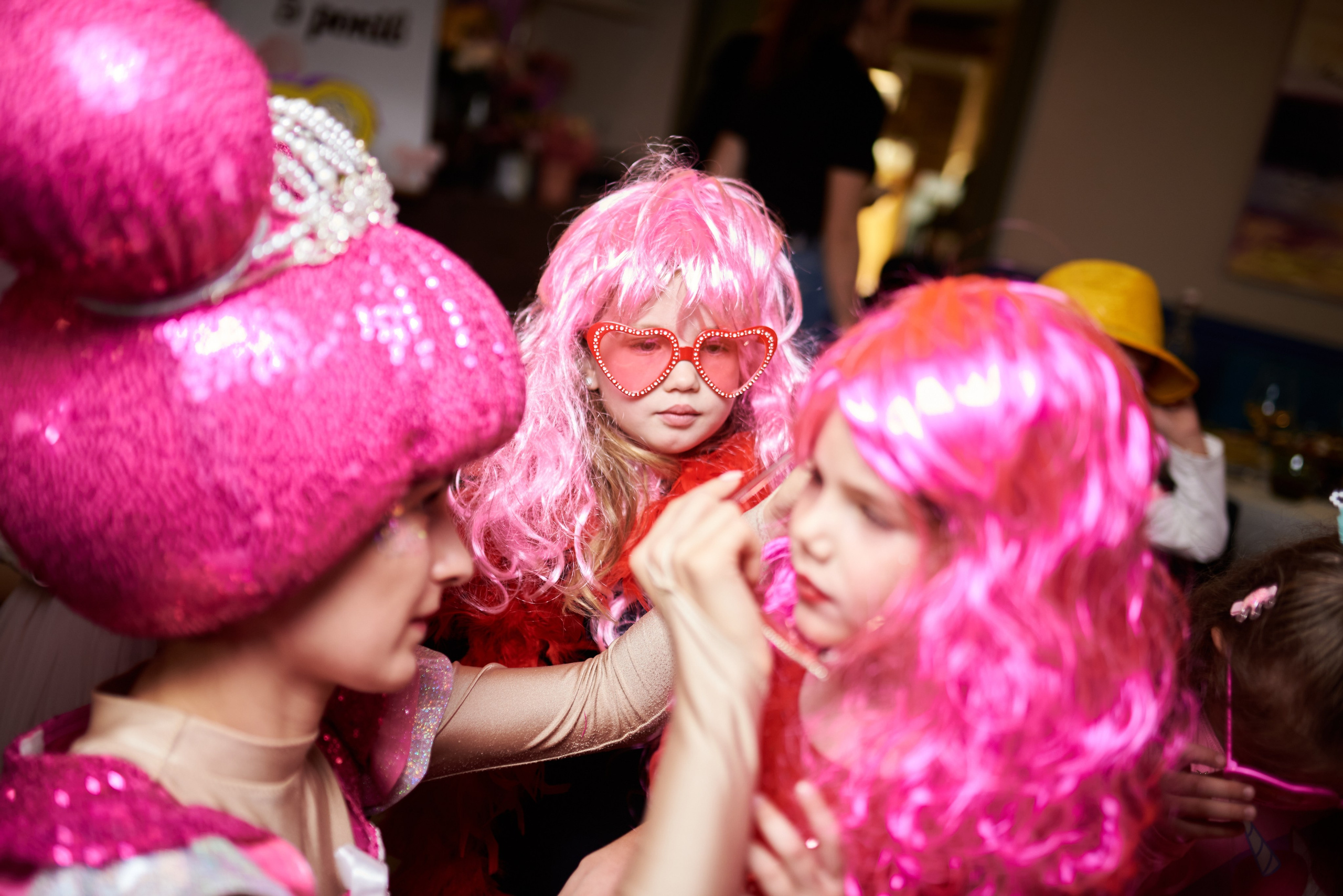 Фотозйомка з аніматорами в стилі Бджілка Мая – яскраві фото з додатковим світлом. Фотограф Київ – Репортаж, Події | Павленко Віктор