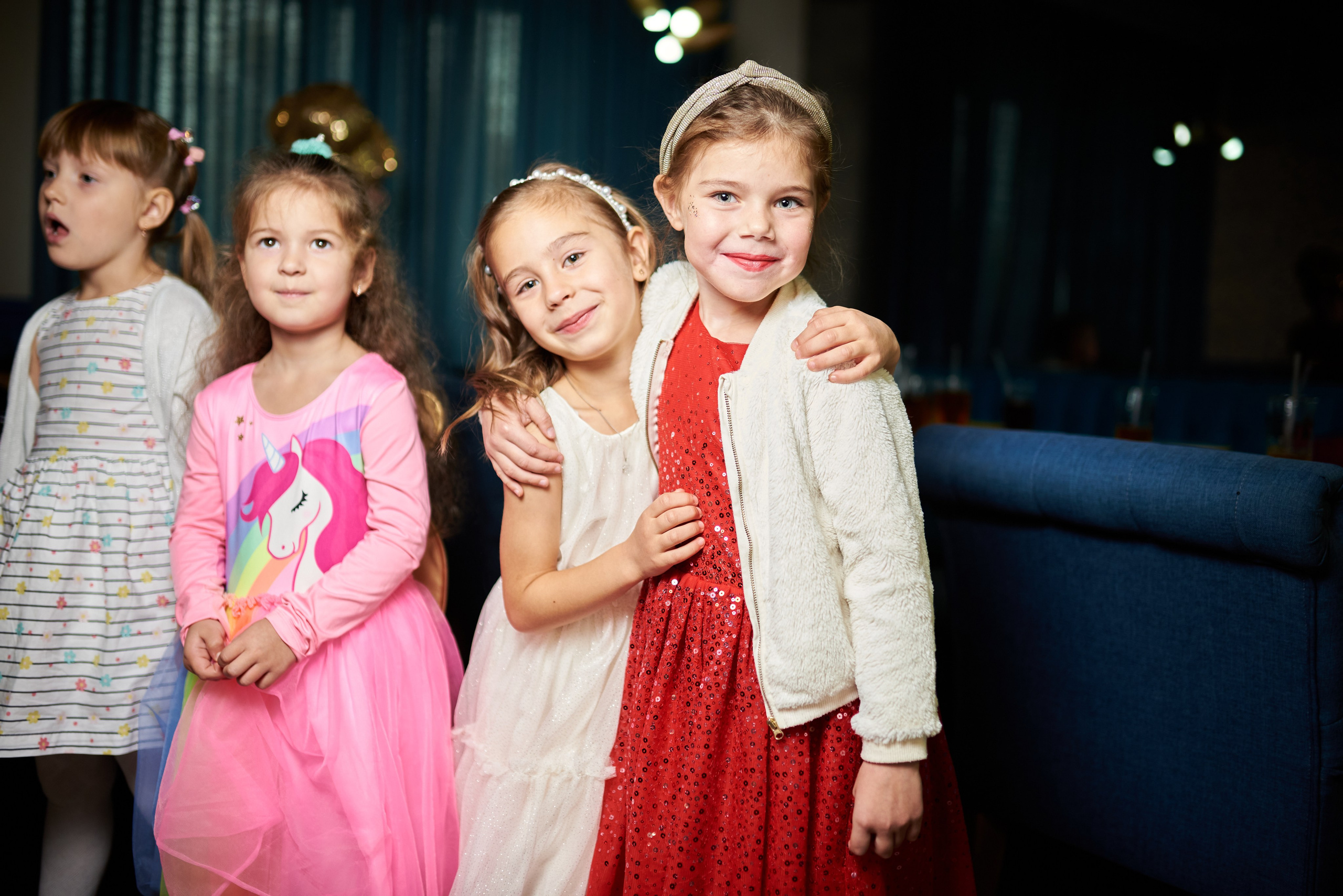 Фотозйомка з аніматорами в стилі Бджілка Мая – яскраві фото з додатковим світлом. Фотограф Київ – Репортаж, Події | Павленко Віктор