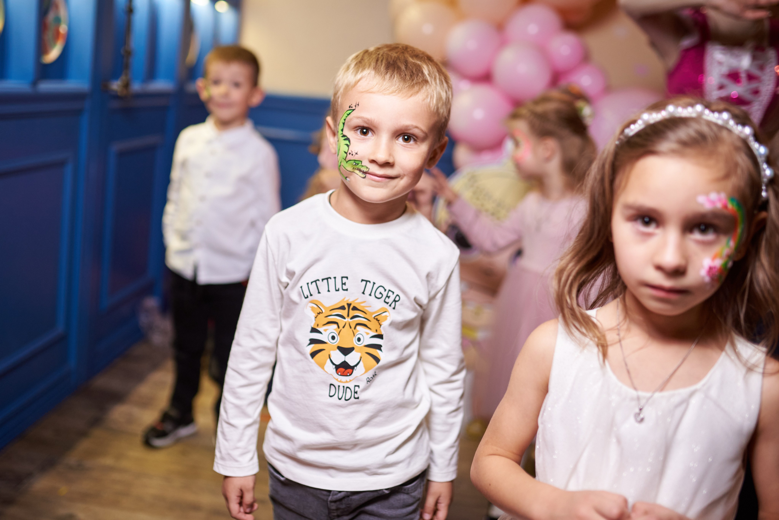 Фотозйомка з аніматорами в стилі Бджілка Мая – яскраві фото з додатковим світлом. Фотограф Київ – Репортаж, Події | Павленко Віктор