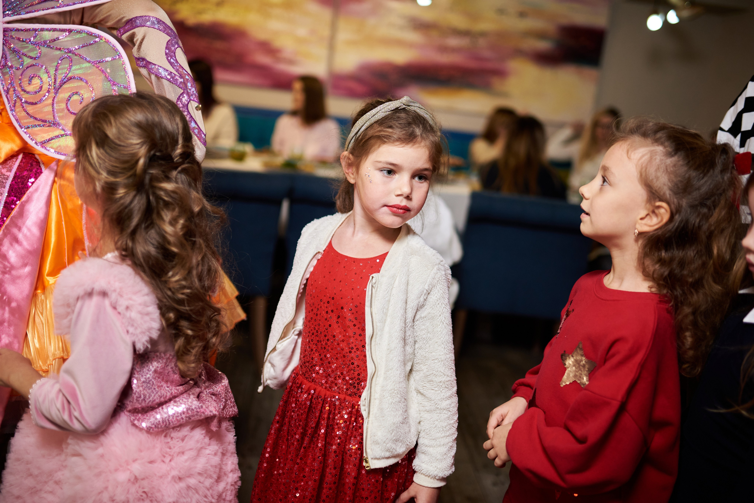 Фотозйомка з аніматорами в стилі Бджілка Мая – яскраві фото з додатковим світлом. Фотограф Київ – Репортаж, Події | Павленко Віктор