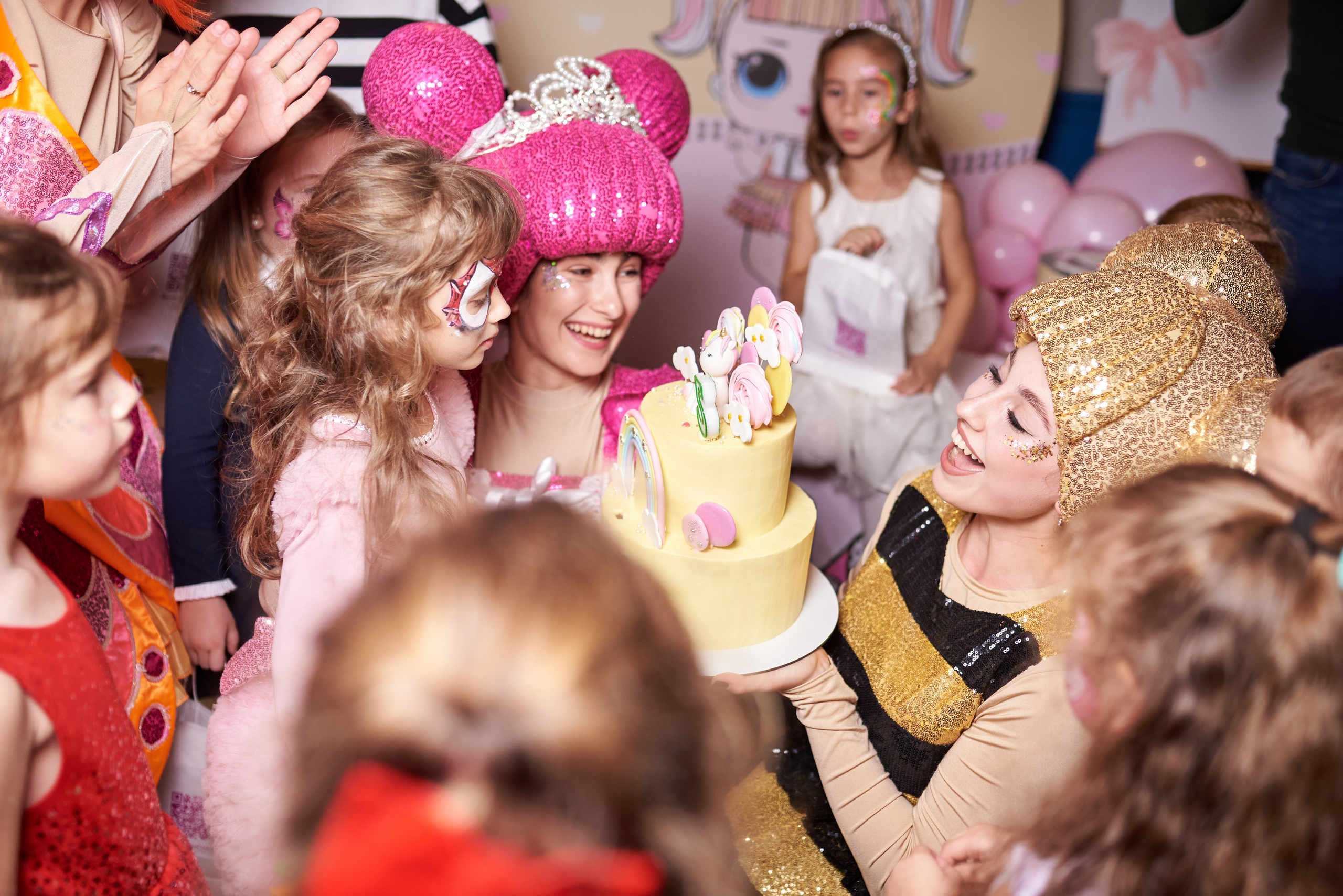 Фотозйомка з аніматорами в стилі Бджілка Мая – яскраві фото з додатковим світлом. Фотограф Київ – Репортаж, Події | Павленко Віктор