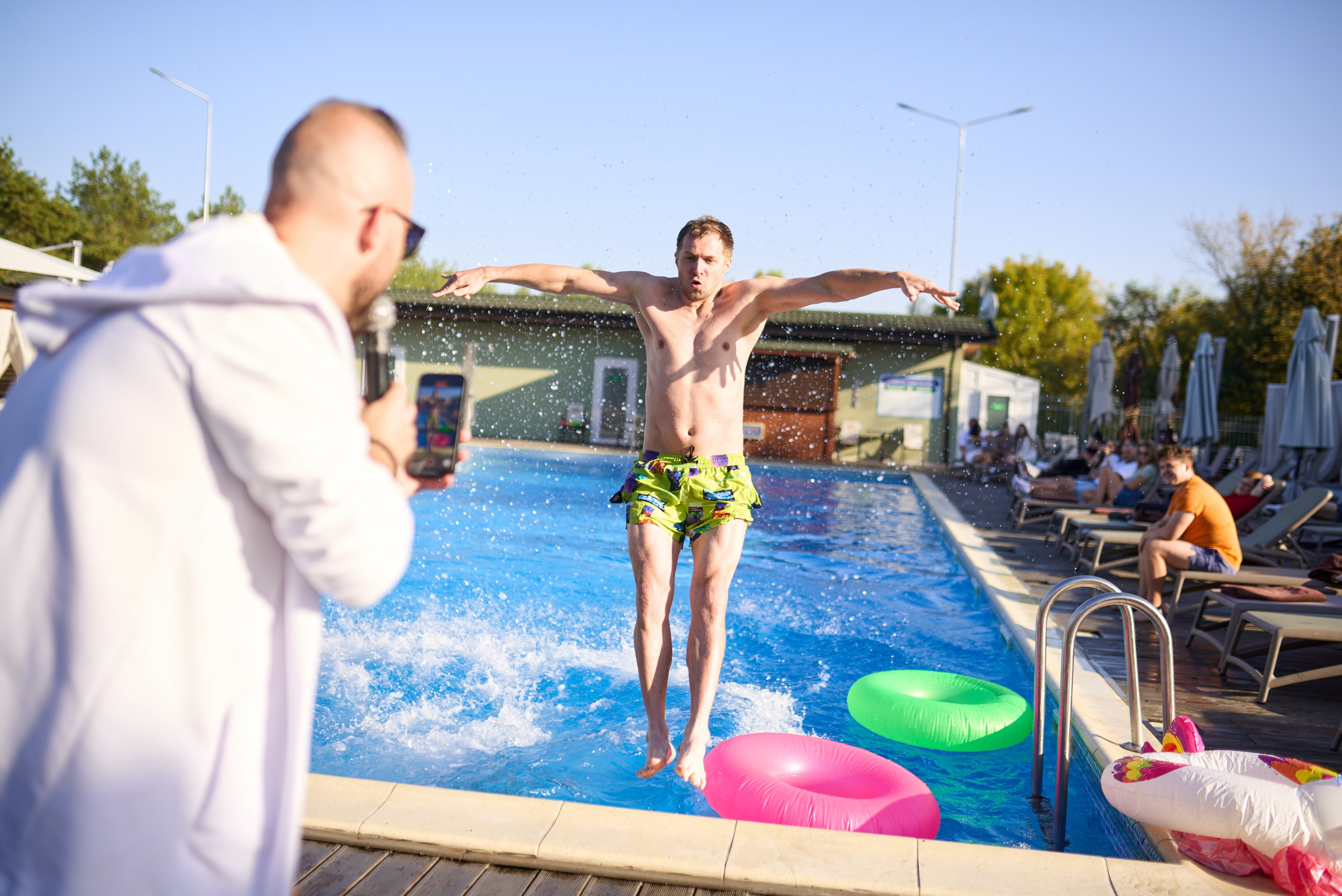 Фотозйомка літнього корпоративу IT-компанії в заміському комплексі з басейном. Фотограф Київ – Репортаж, Події | Павленко Віктор