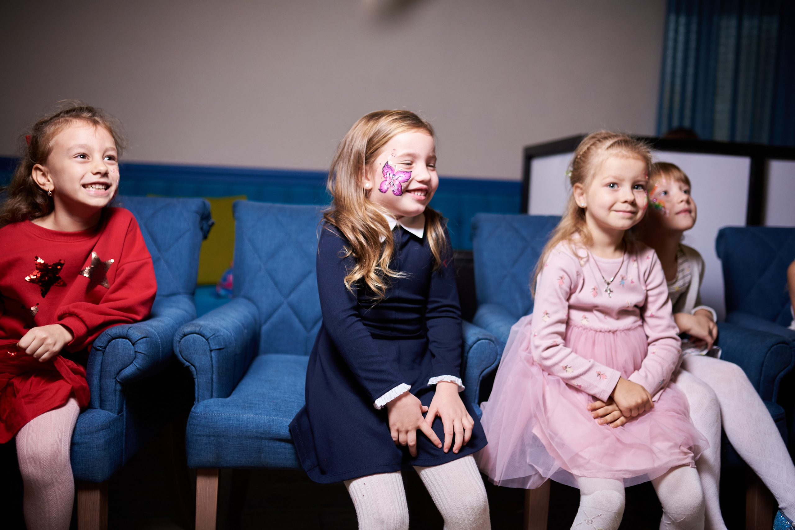 Фотозйомка з аніматорами в стилі Бджілка Мая – яскраві фото з додатковим світлом. Фотограф Київ – Репортаж, Події | Павленко Віктор