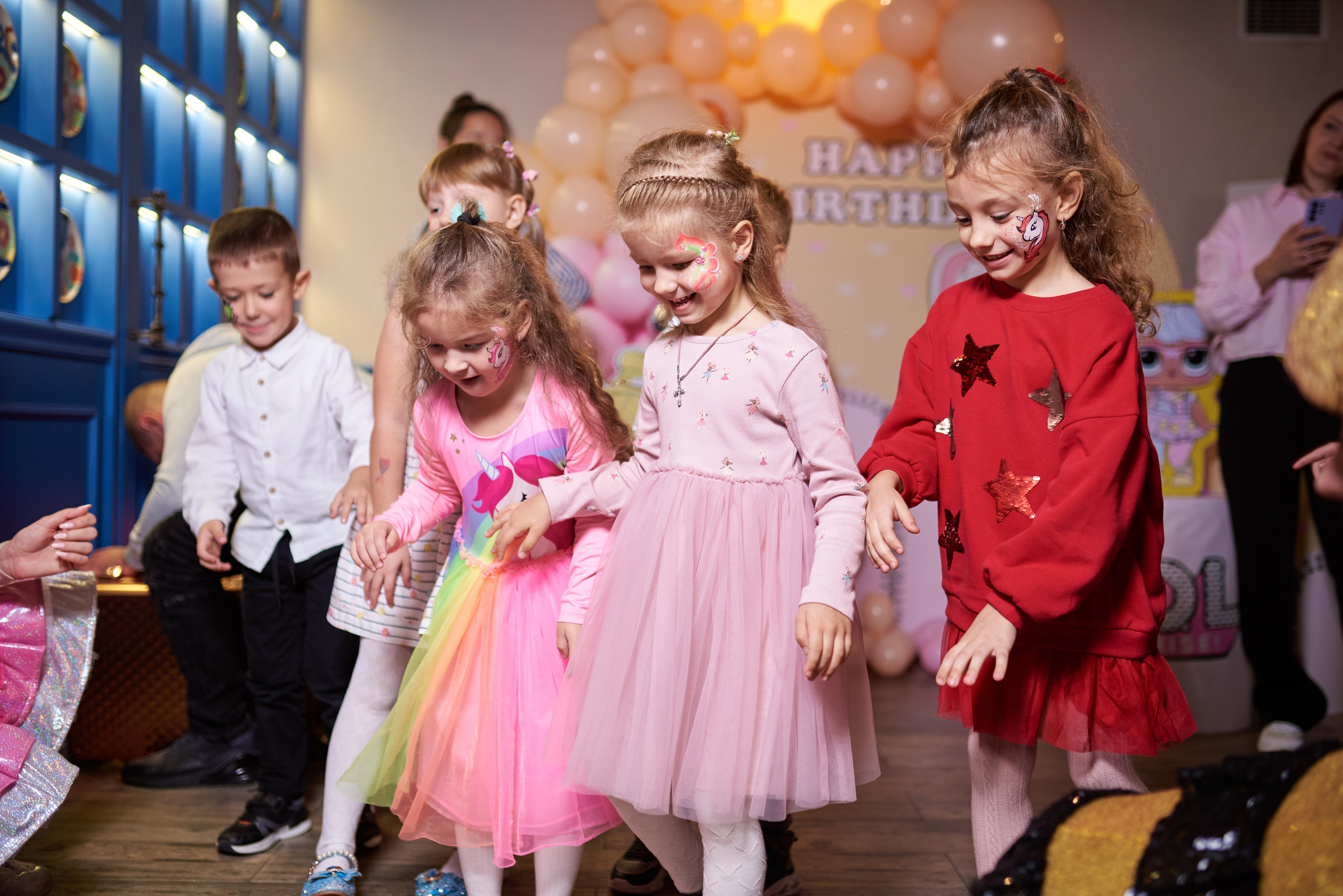 Фотозйомка з аніматорами в стилі Бджілка Мая – яскраві фото з додатковим світлом. Фотограф Київ – Репортаж, Події | Павленко Віктор