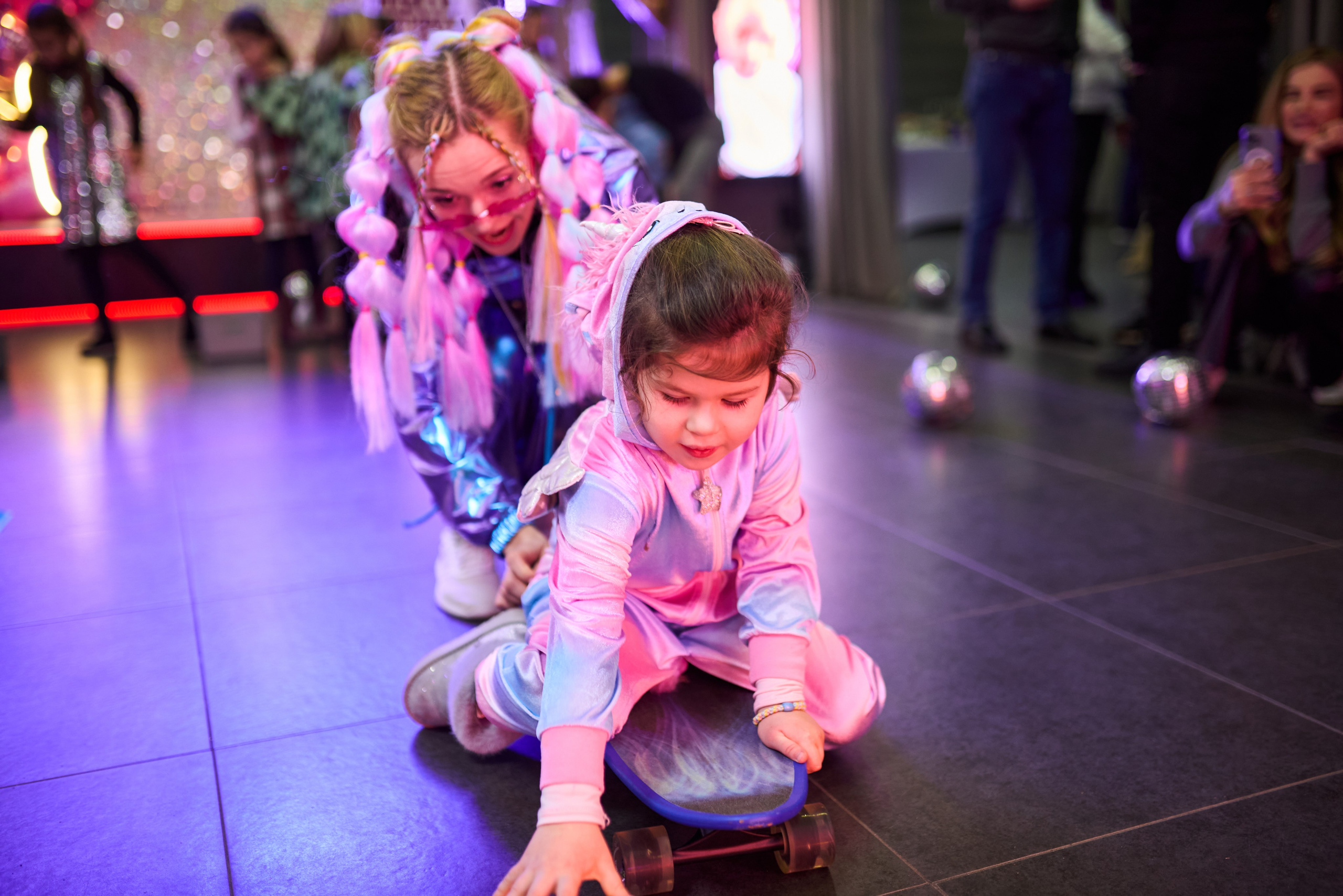 Фотосесія дитячого дня народження у стилі диско-вечірки – яскраві фото свята. Фотограф Київ – Репортаж, Події | Павленко Віктор