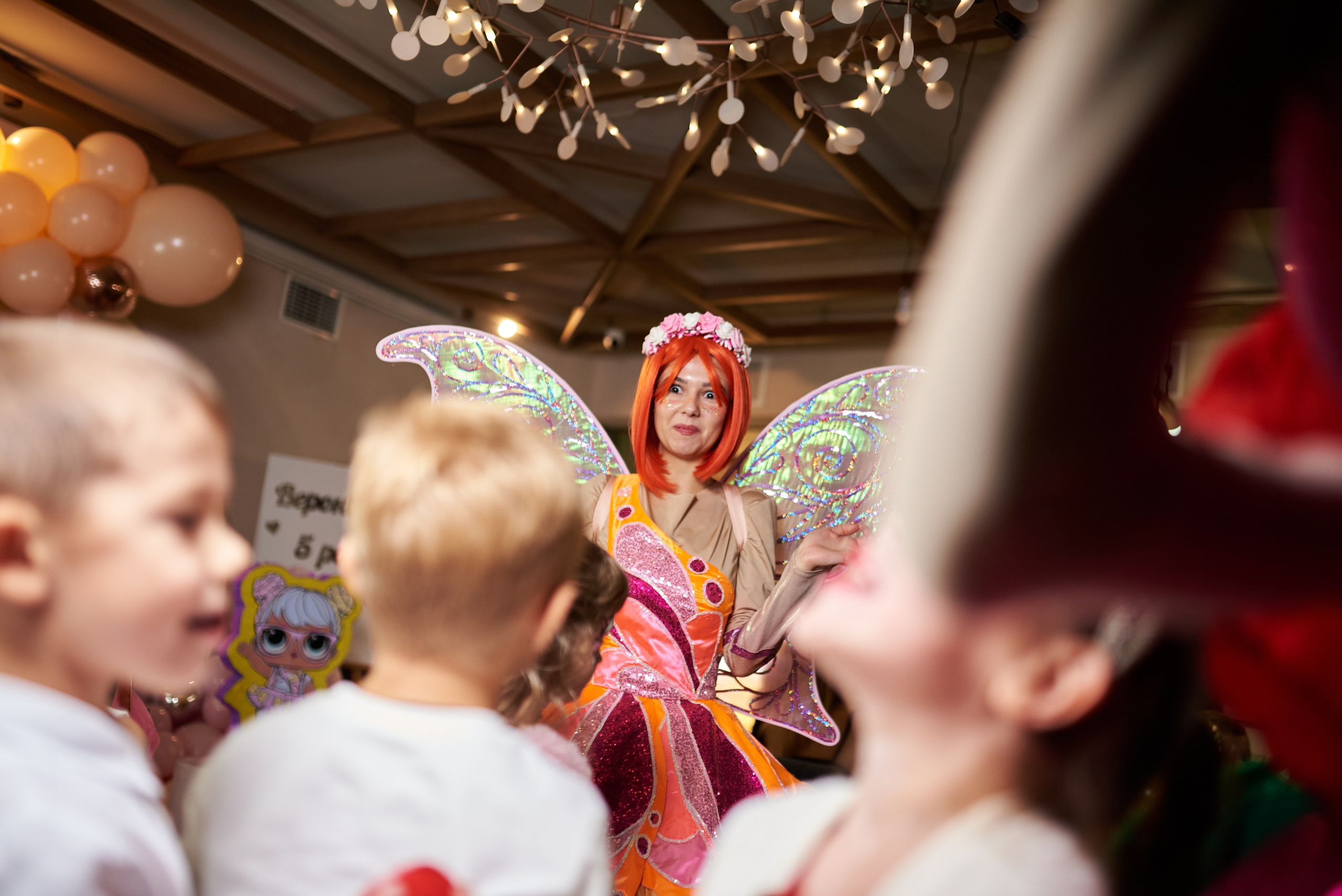 Фотозйомка з аніматорами в стилі Бджілка Мая – яскраві фото з додатковим світлом. Фотограф Київ – Репортаж, Події | Павленко Віктор