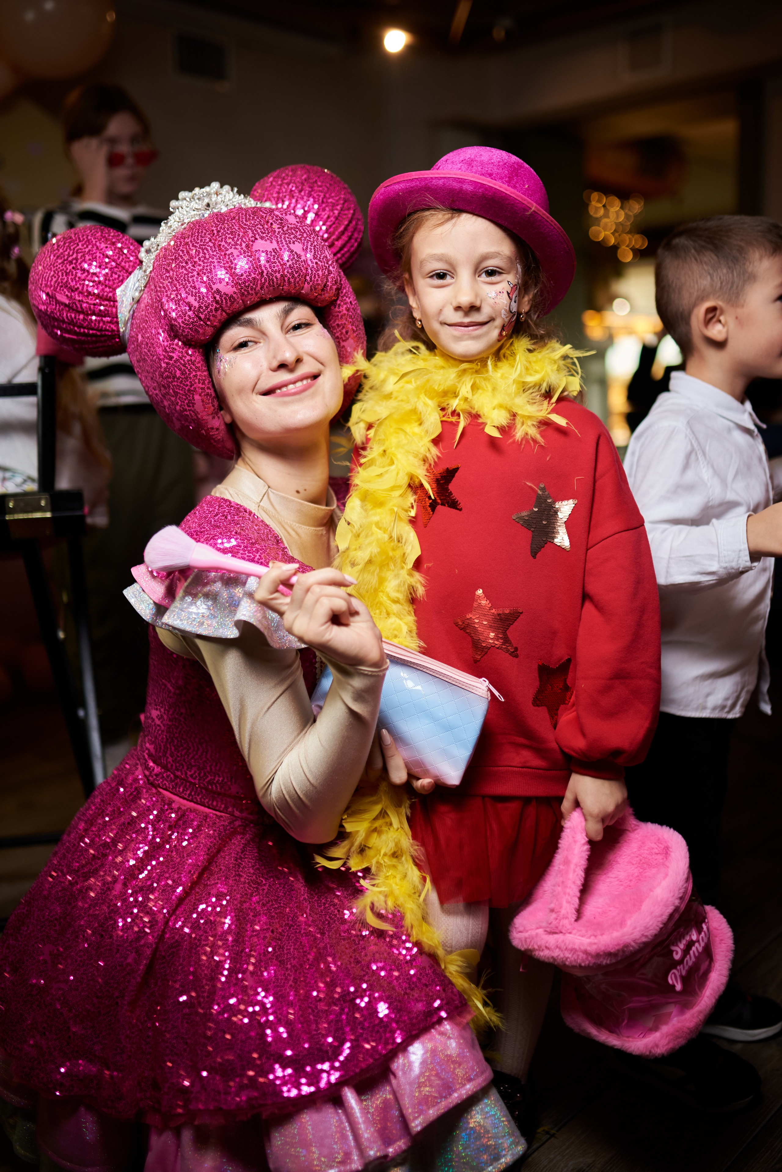 Фотозйомка з аніматорами в стилі Бджілка Мая – яскраві фото з додатковим світлом. Фотограф Київ – Репортаж, Події | Павленко Віктор